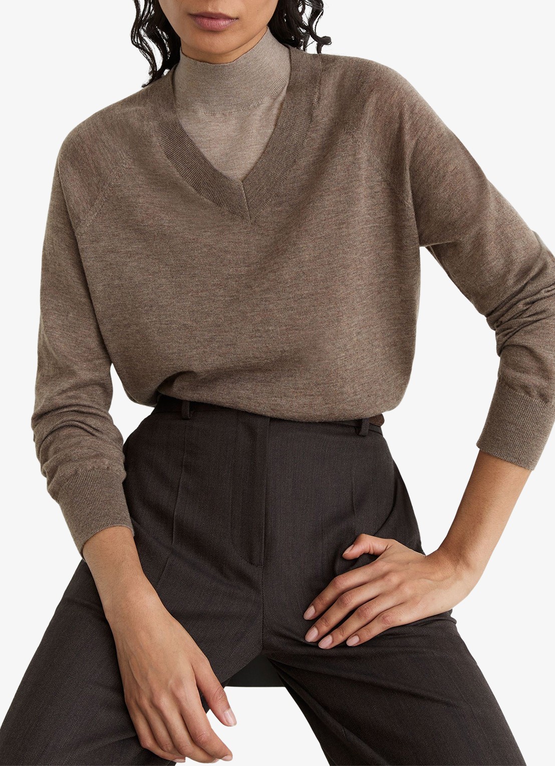 Reiss Paris fijngebreide pullover in merino wolblend - detail 2 zand