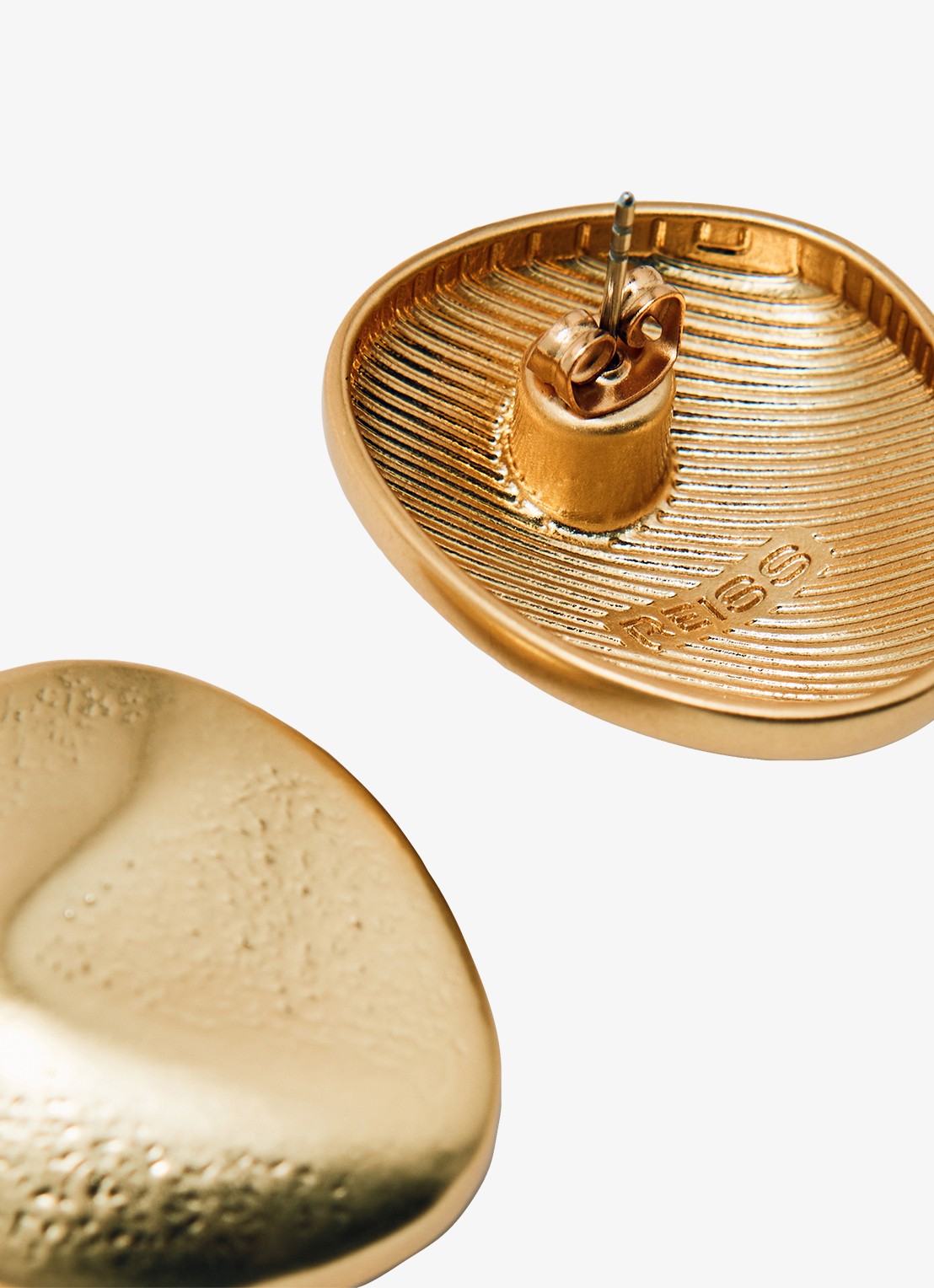Reiss Pernill oorstekers  - detail 3 goud