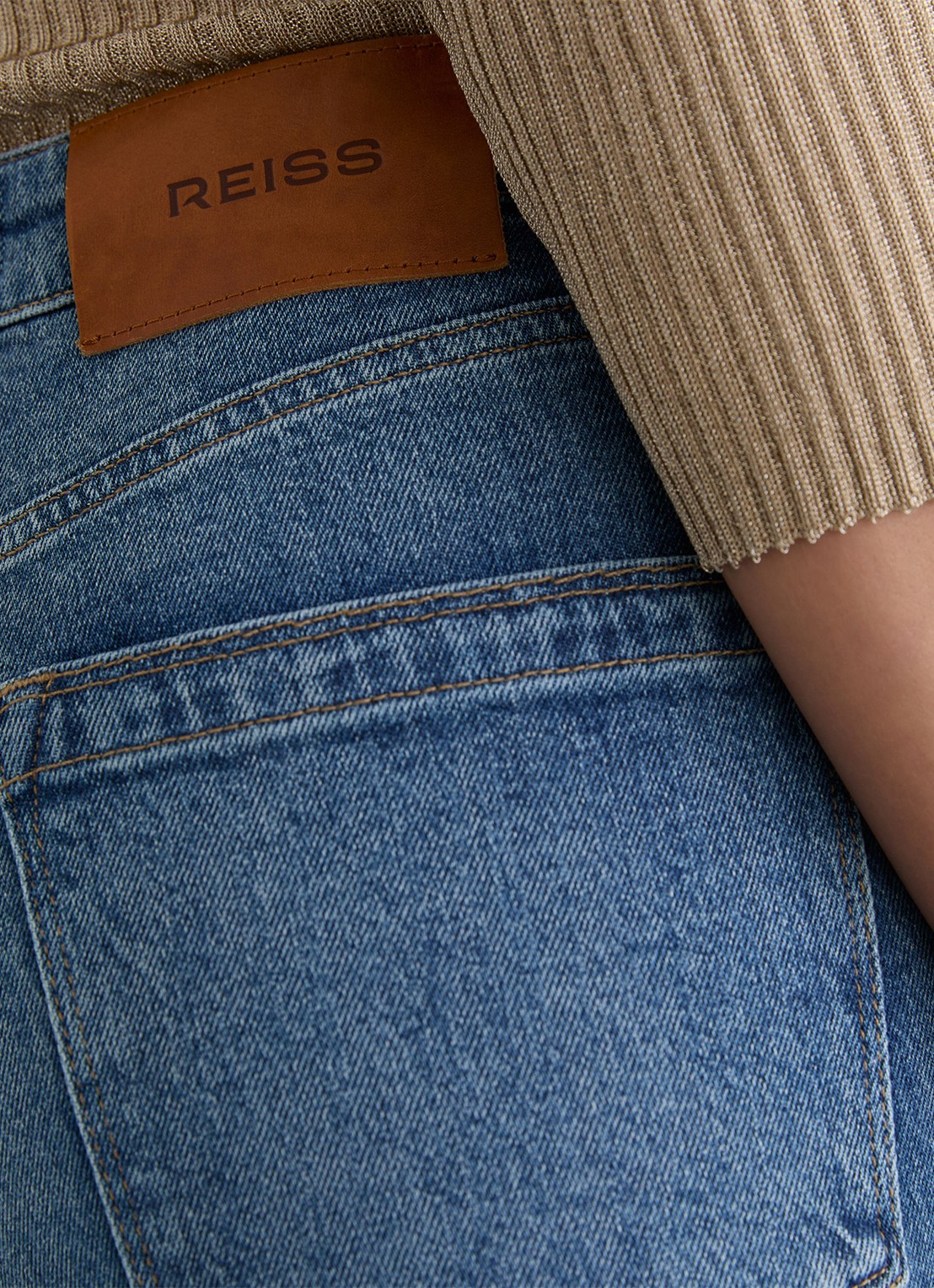 Reiss Petit Aubrey high waist straight leg jeans met medium wassing - detail 5 indigo