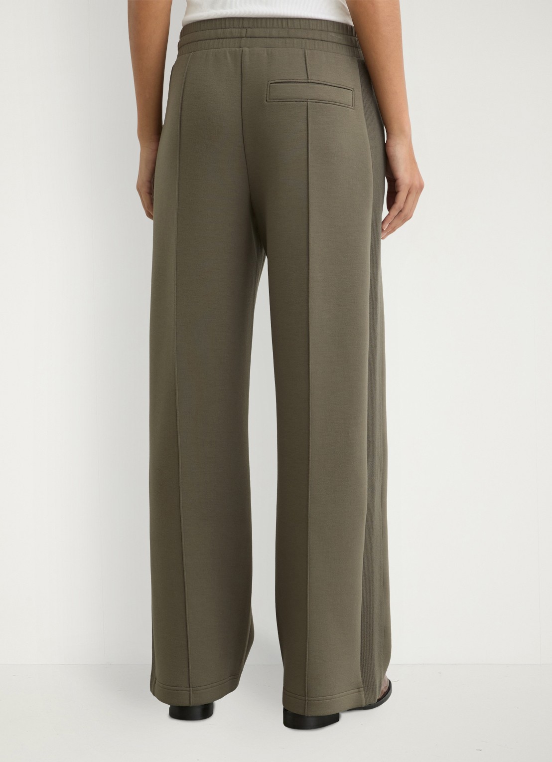 Reiss Petite Bella high waist wide fit joggingbroek met steekzakken - achterkant khaki