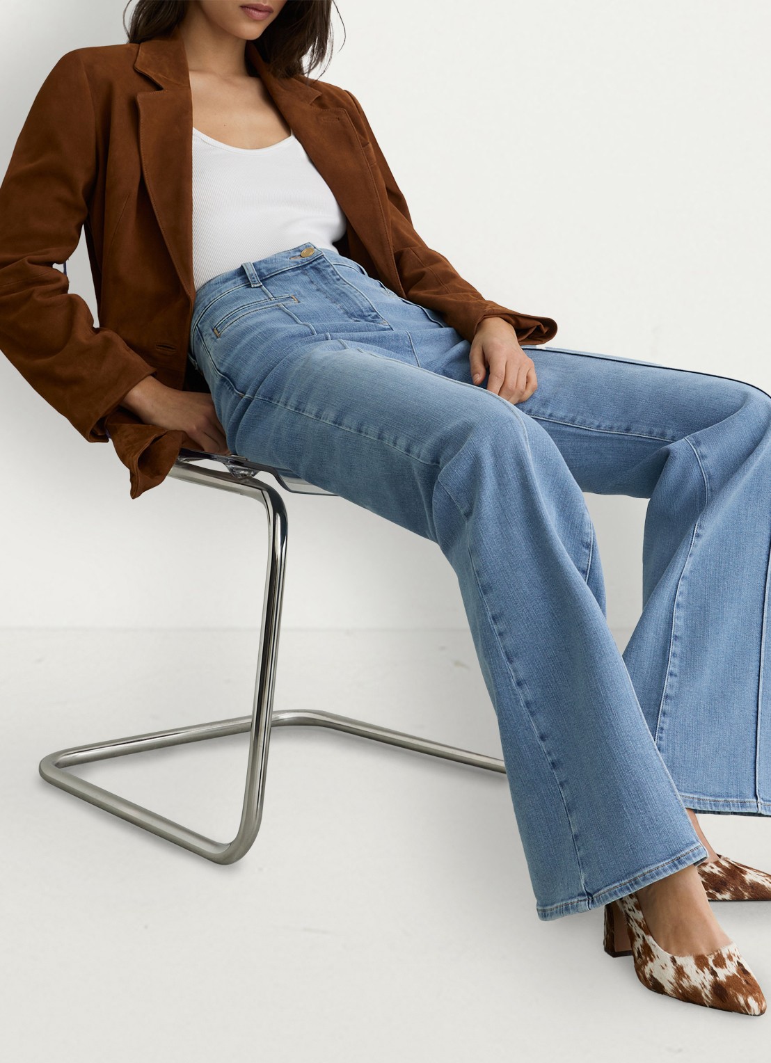 Reiss PETITE CLAUDE Pintuck-Detail Flared Jeans - voorkant 2 lichtblauw