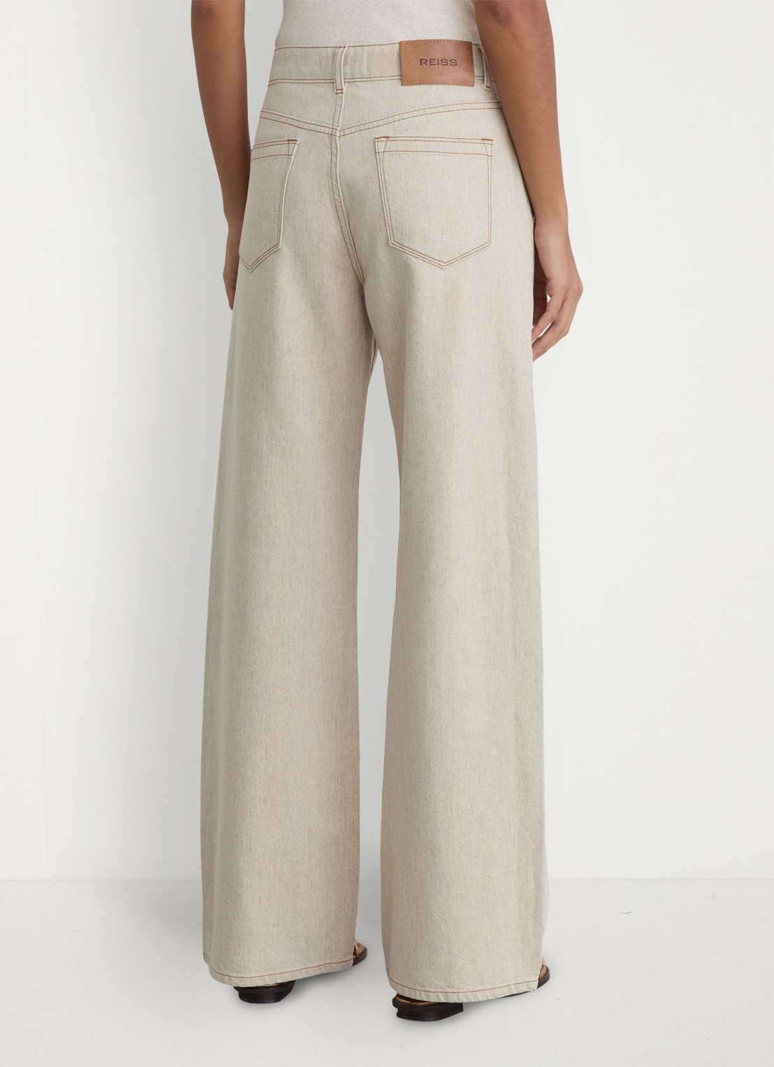 Reiss Petite Febe high waist loose fit jeans met steekzakken - achterkant 3 beige