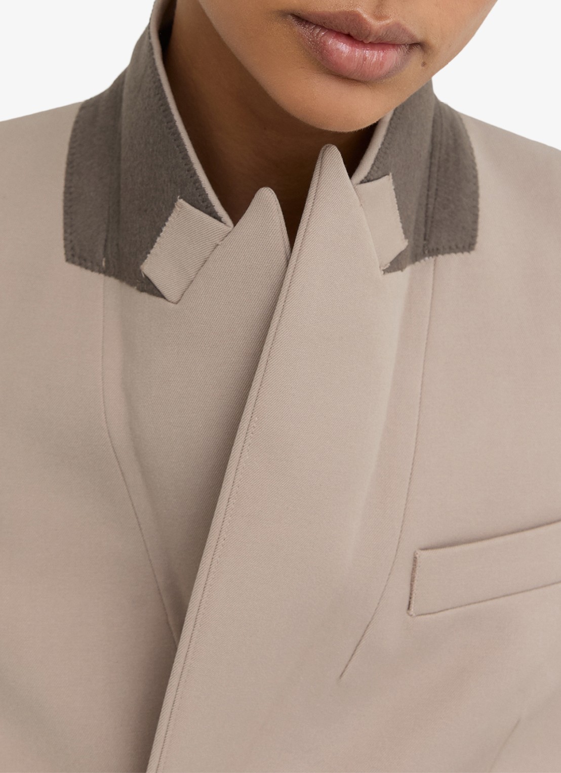 Reiss Petite Gabi blazer met klepzakken - detail 3 donkerbeige