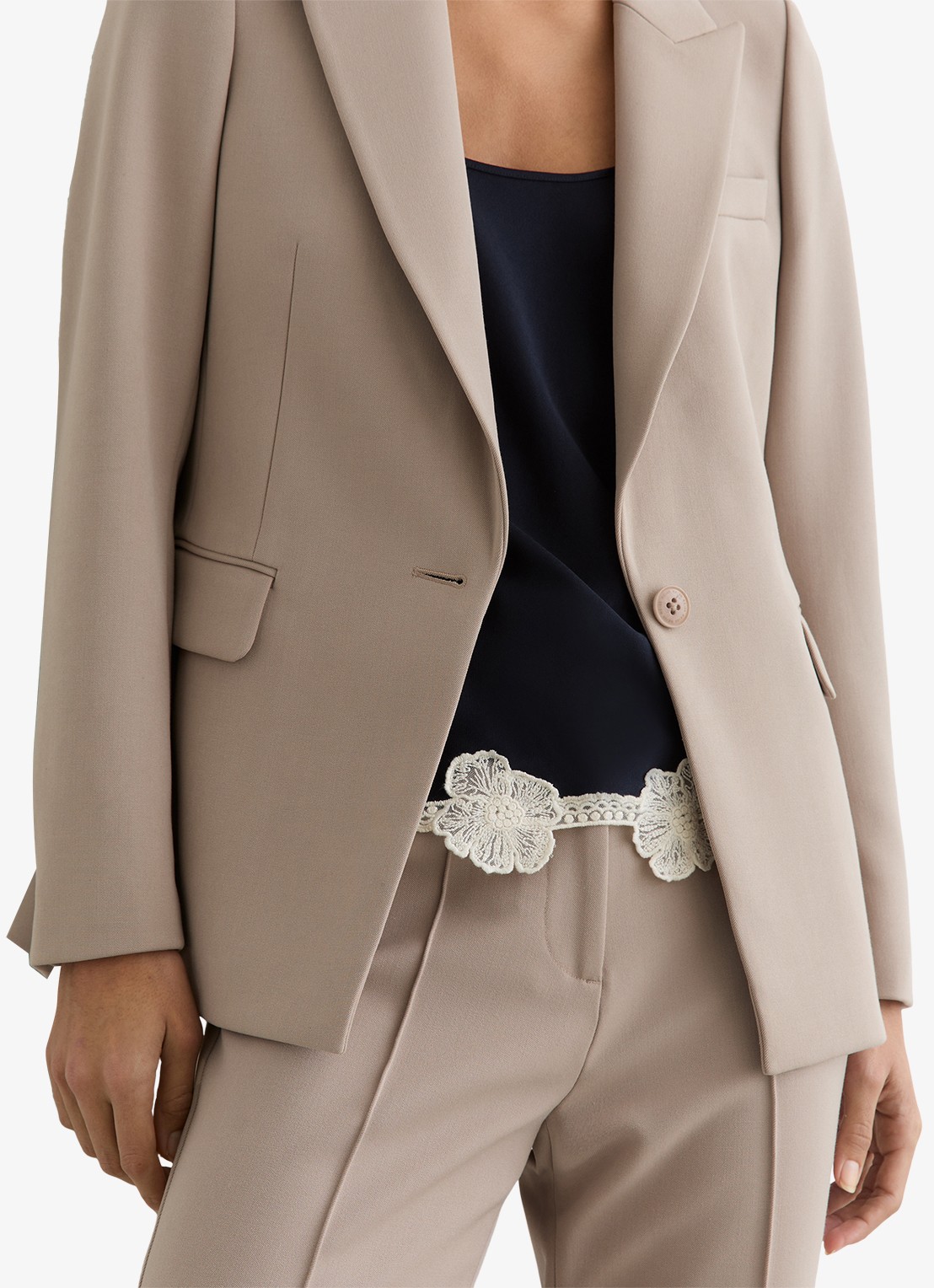 Reiss Petite Gabi blazer met klepzakken - detail 4 donkerbeige