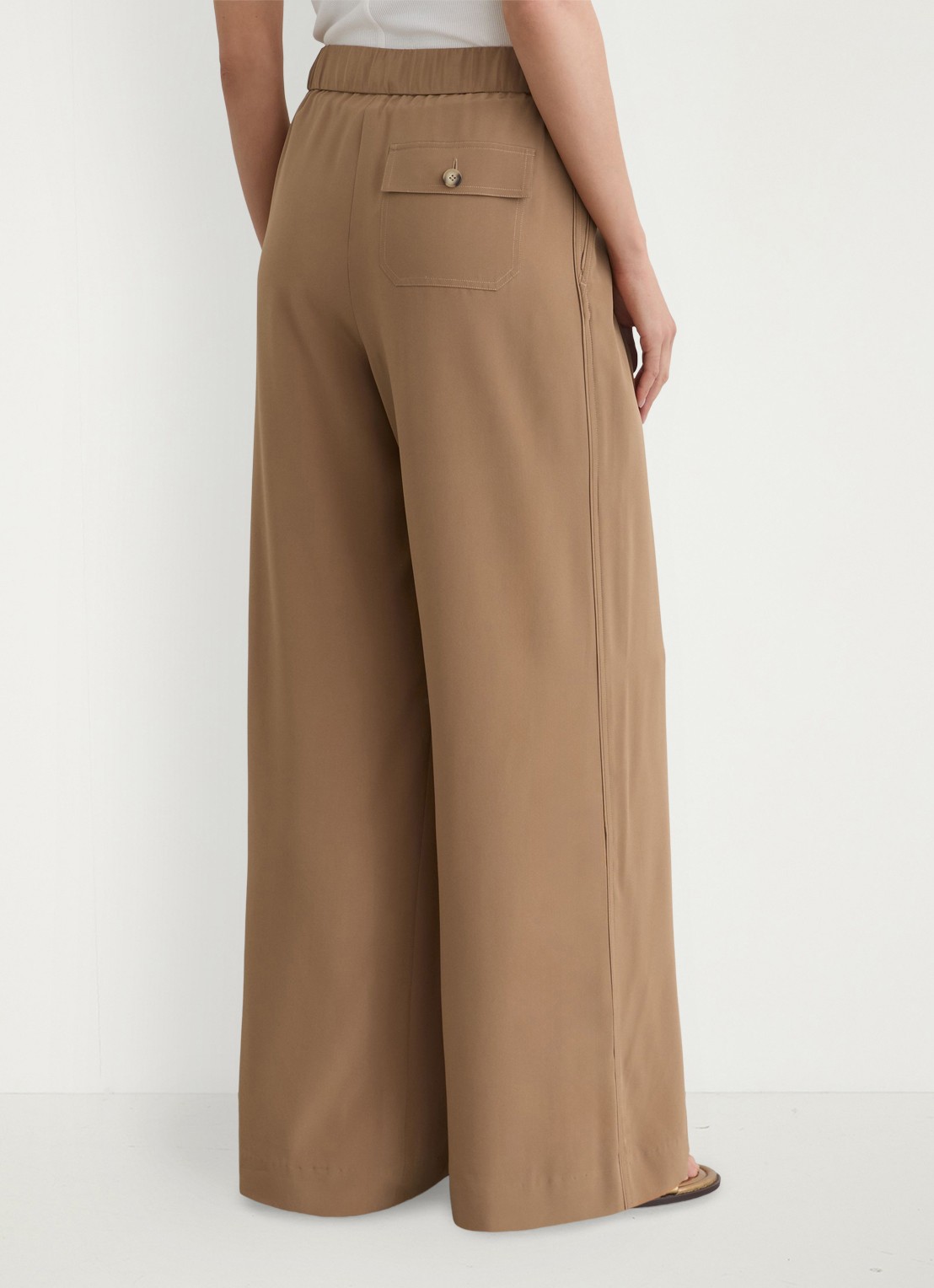 Reiss Petite Maria high waist wide fit pantalon van zijde - achterkant camel