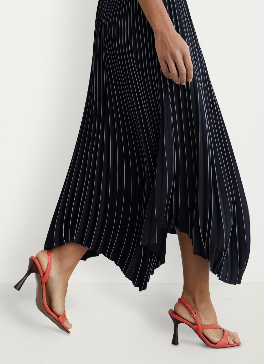 Reiss Petite Rachel midi jurk met plooien - detail donkerblauw