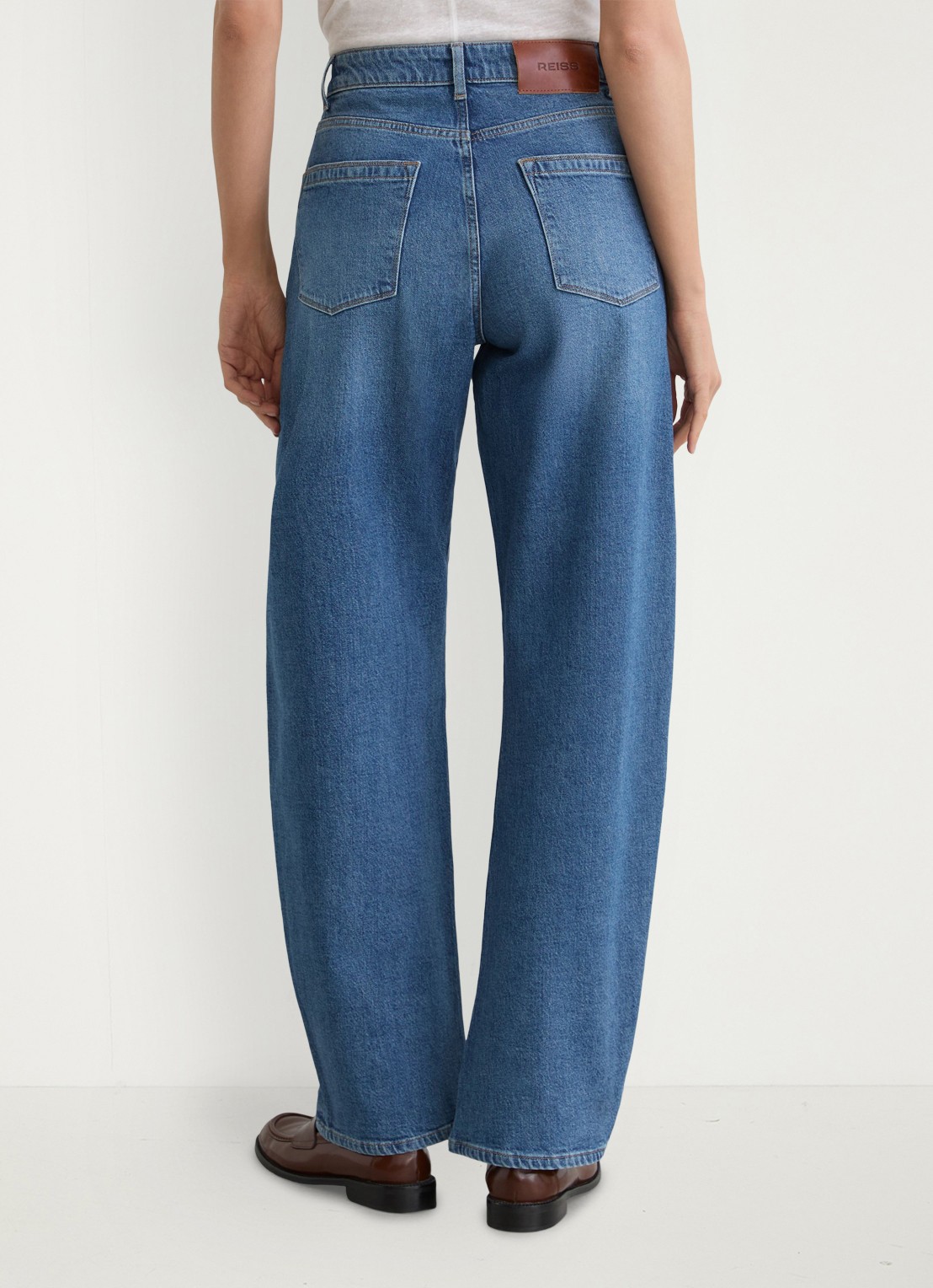 Reiss Petite Sabel high waist balloon fit jeans in medium wassing - achterkant 5 denim