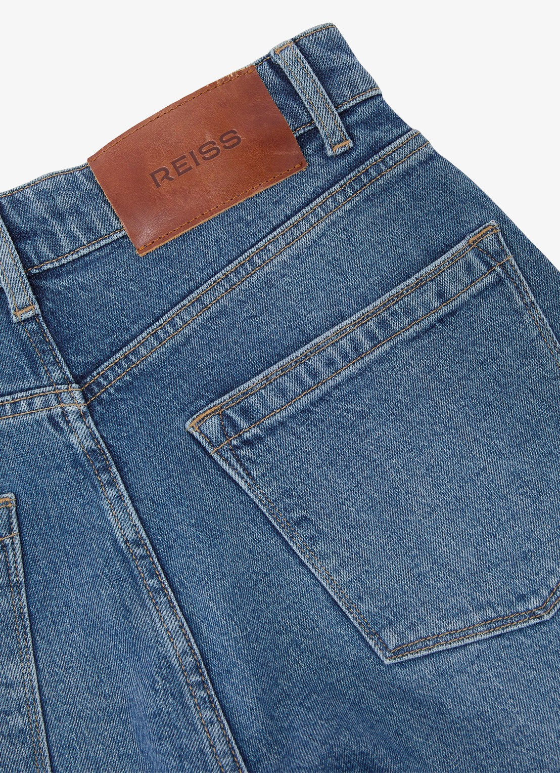 Reiss Petite Sabel high waist balloon fit jeans in medium wassing - detail 2 denim