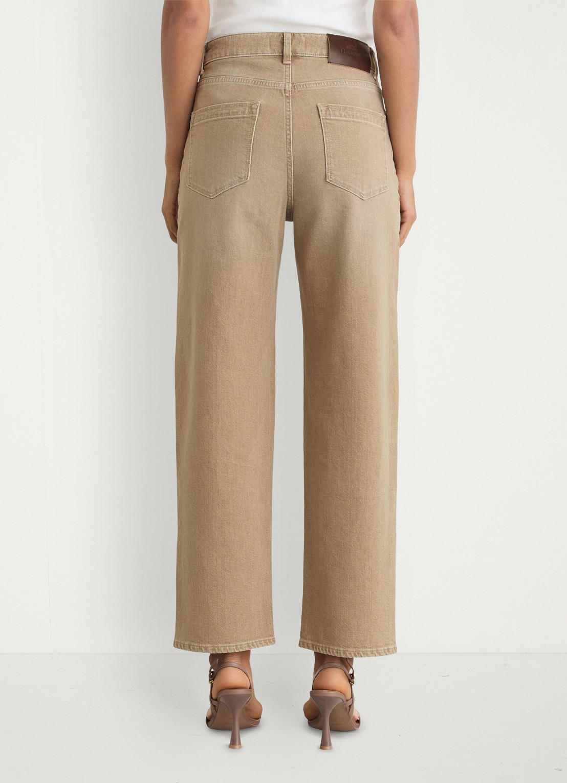Reiss Petite Selin mid waist straight leg jeans met steekzakken - achterkant zand