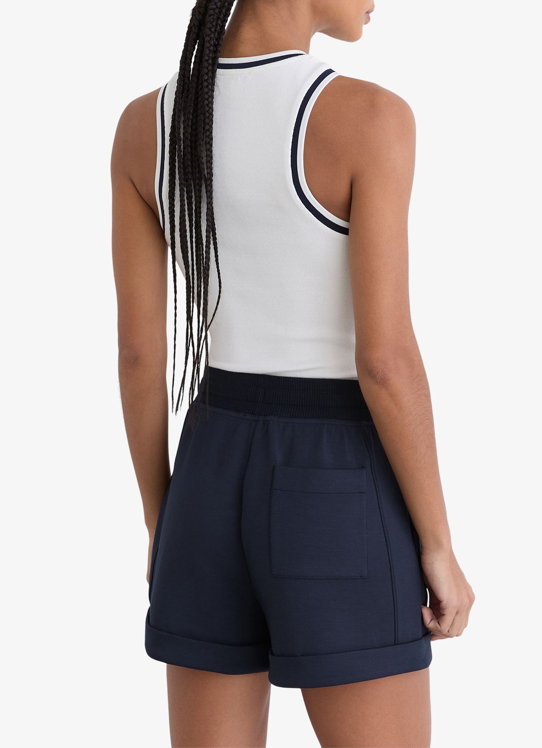 Reiss Phoebe high waist korte joggingbroek met streekzakken - achterkant navy / blauw