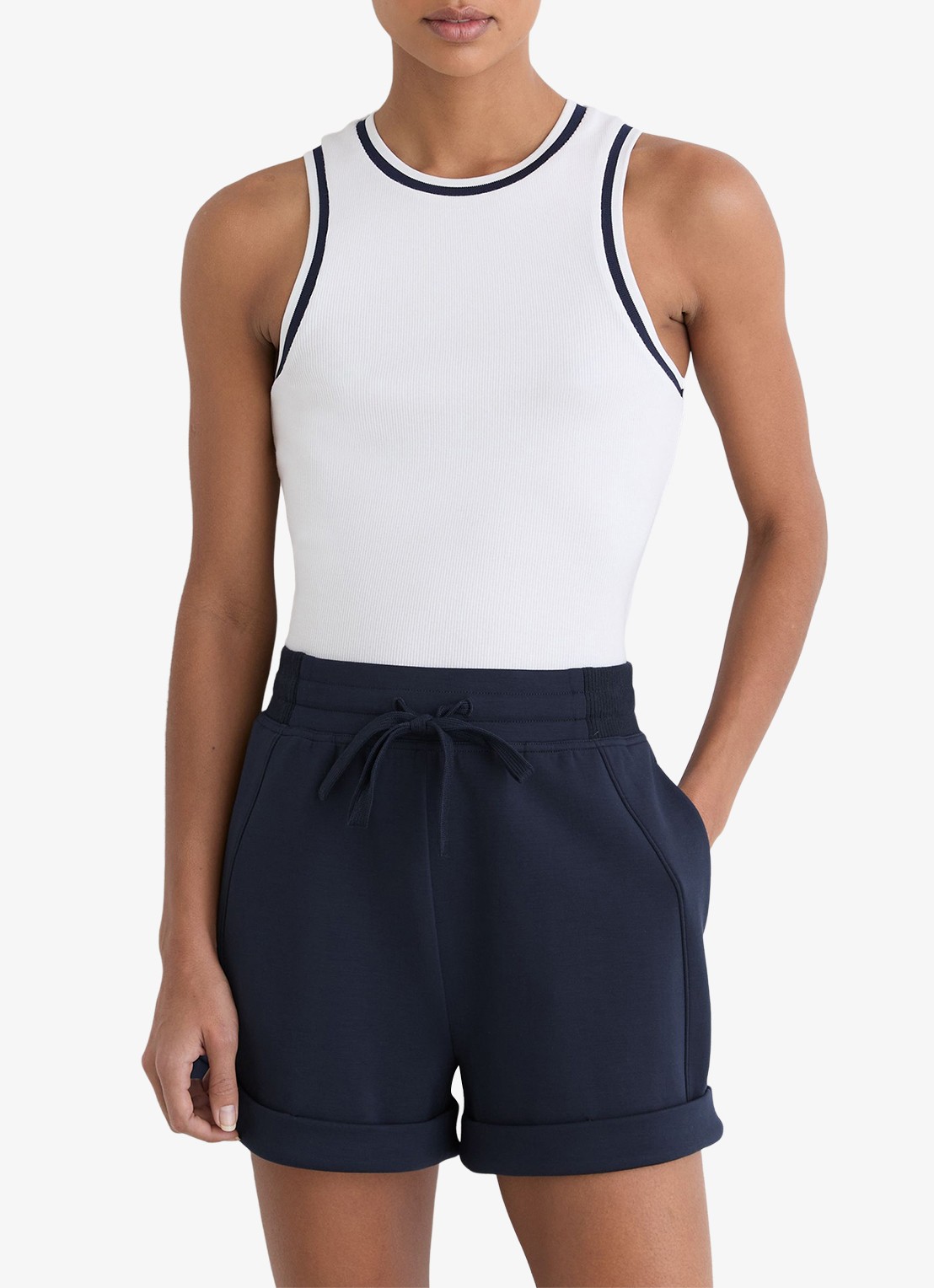 Reiss Phoebe high waist korte joggingbroek met streekzakken - detail 4 navy / blauw