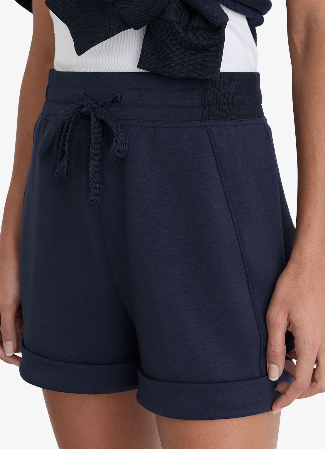 Reiss Phoebe high waist korte joggingbroek met streekzakken - detail 5 navy / blauw