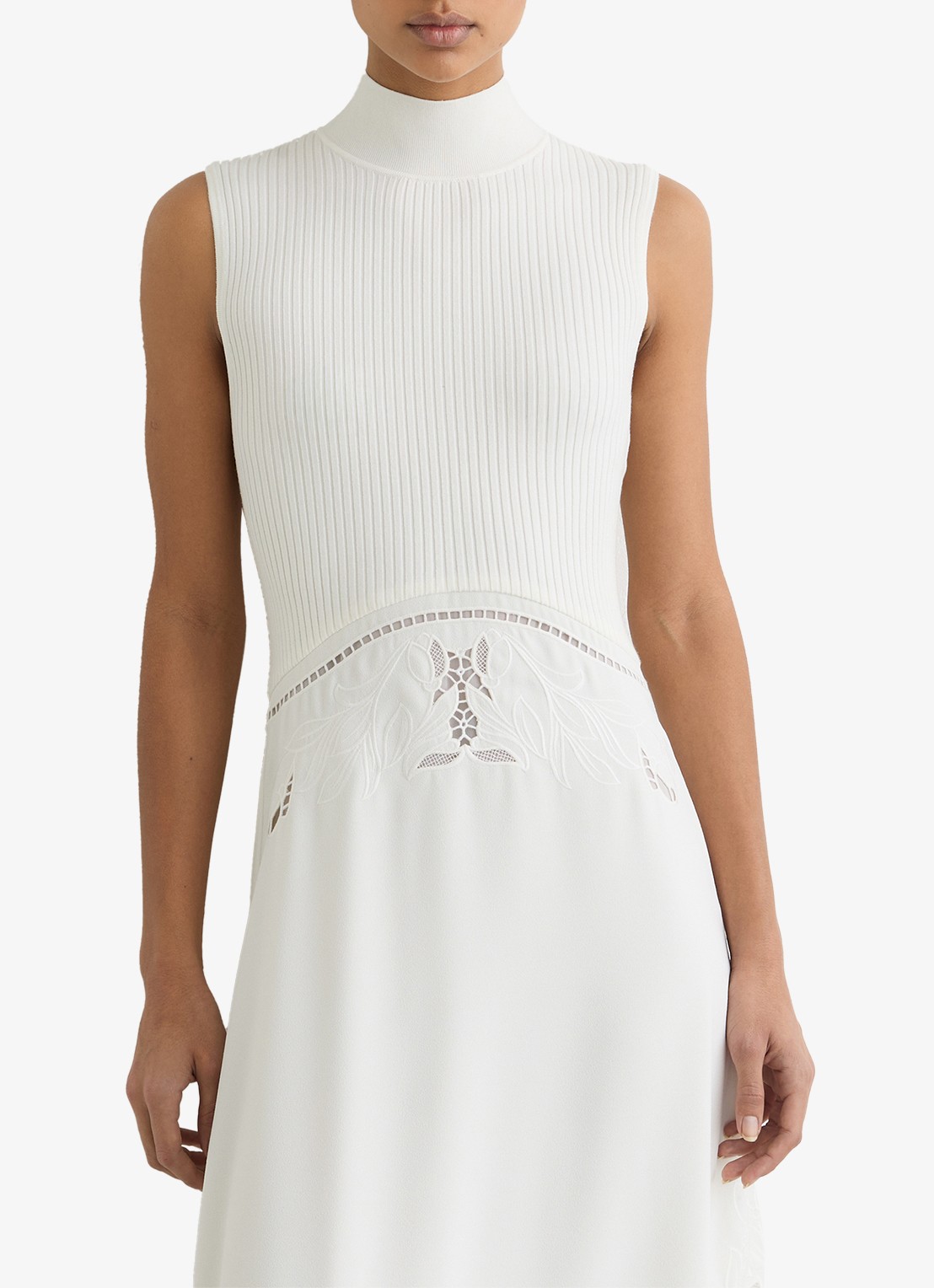 Reiss Phoenix ribgebreide midi jurk met broderie  - detail wit