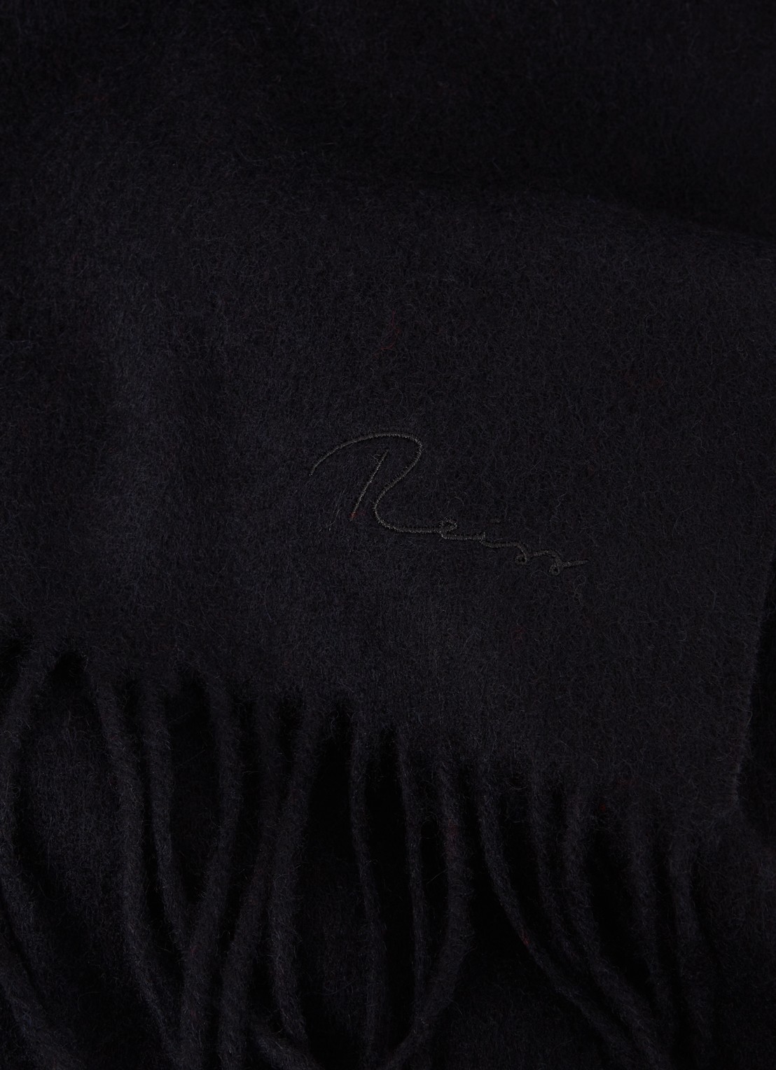 Reiss Picton sjaal in kasjmierblend met franjes 190 x 30 cm - detail donkerblauw