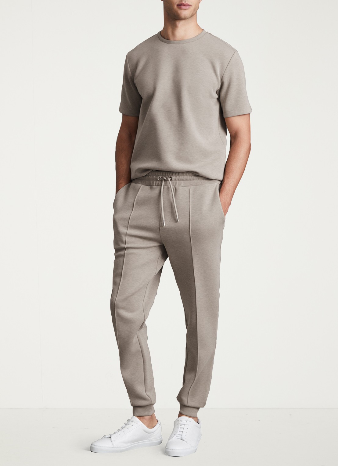 Reiss Premier tapered fit joggingbroek met trekkoord en steekzakken  - voorkant 2 taupe