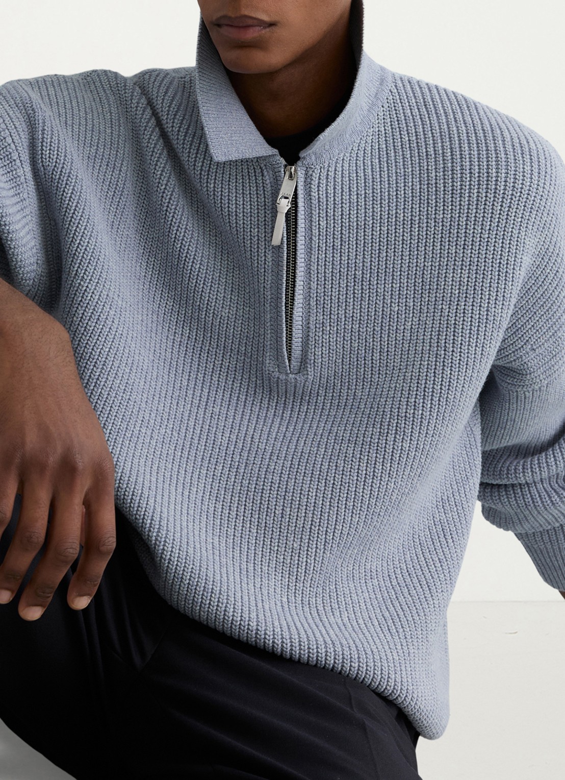 Reiss Prop ribgebreide trui met halve rits  - detail lichtblauw