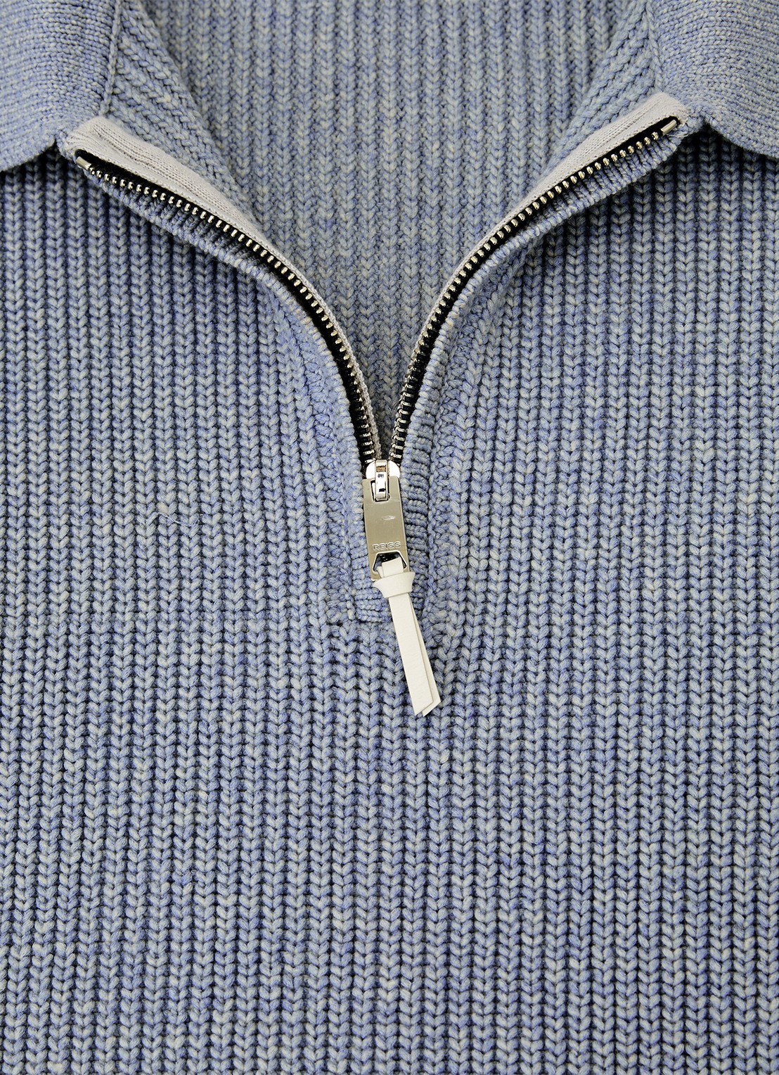 Reiss Prop ribgebreide trui met halve rits  - detail 4 lichtblauw
