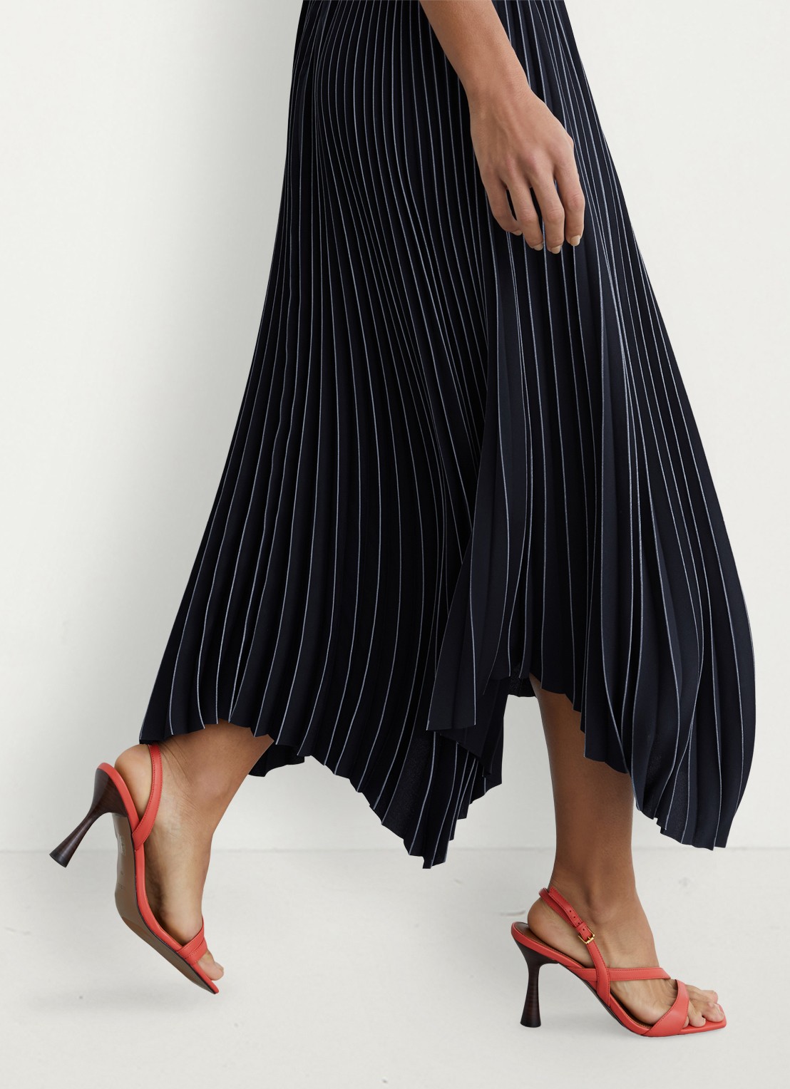 Reiss Rachel midi jurk met plooien  - detail donkerblauw