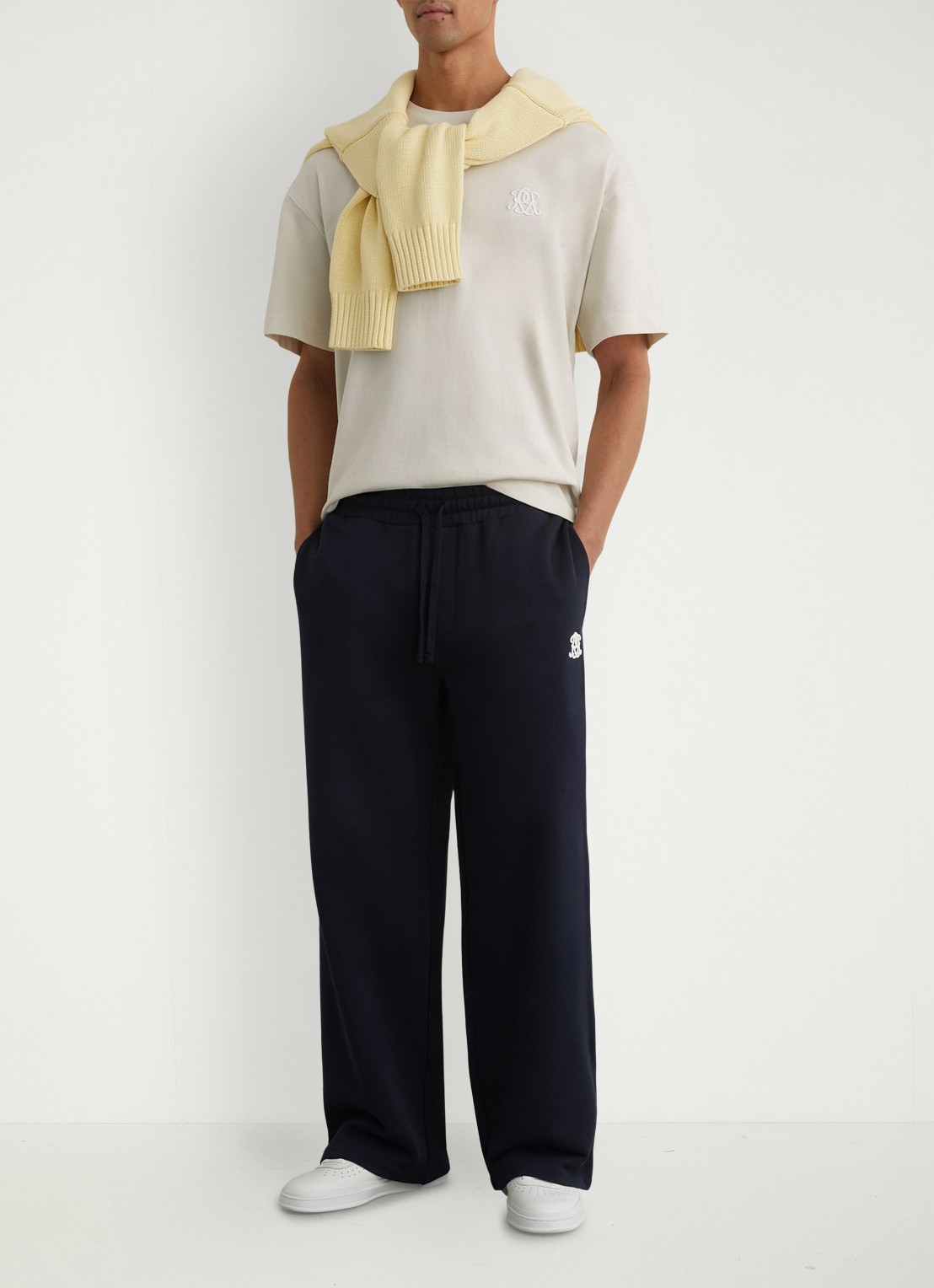 Reiss Rainer T-shirt met borduring - voorkant 6 white / wit