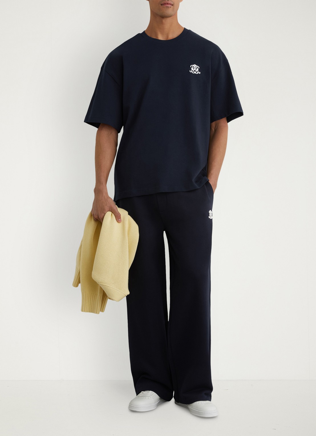 Reiss Rainer T-shirt met borduring - voorkant 5 donkerblauw