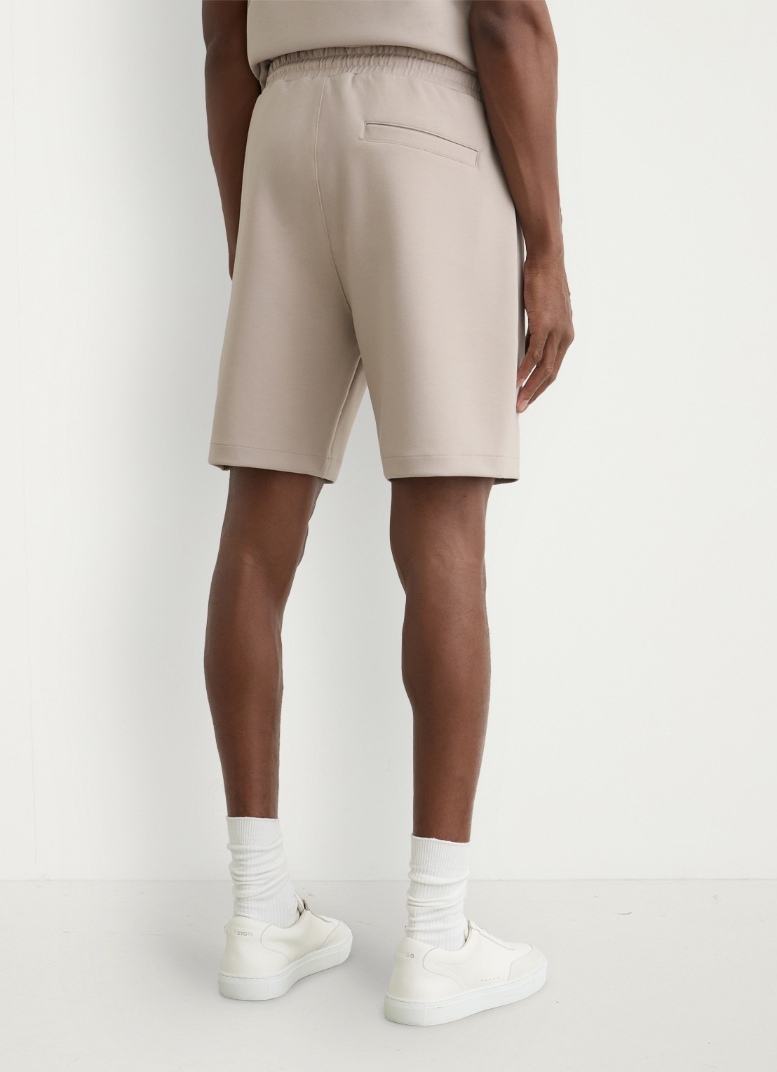 Reiss Reid straight fit korte broek met steekzakken - achterkant 6 stone / beige