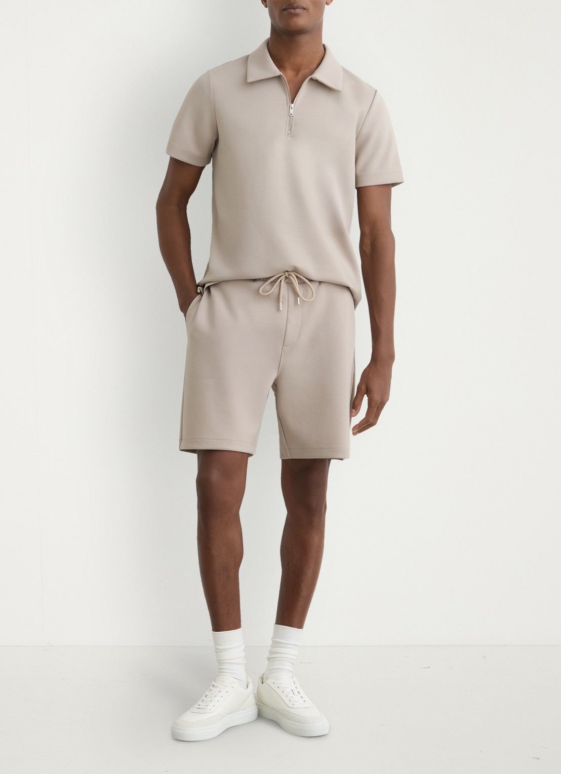 Reiss Reid straight fit korte broek met steekzakken - voorkant 2 stone / beige