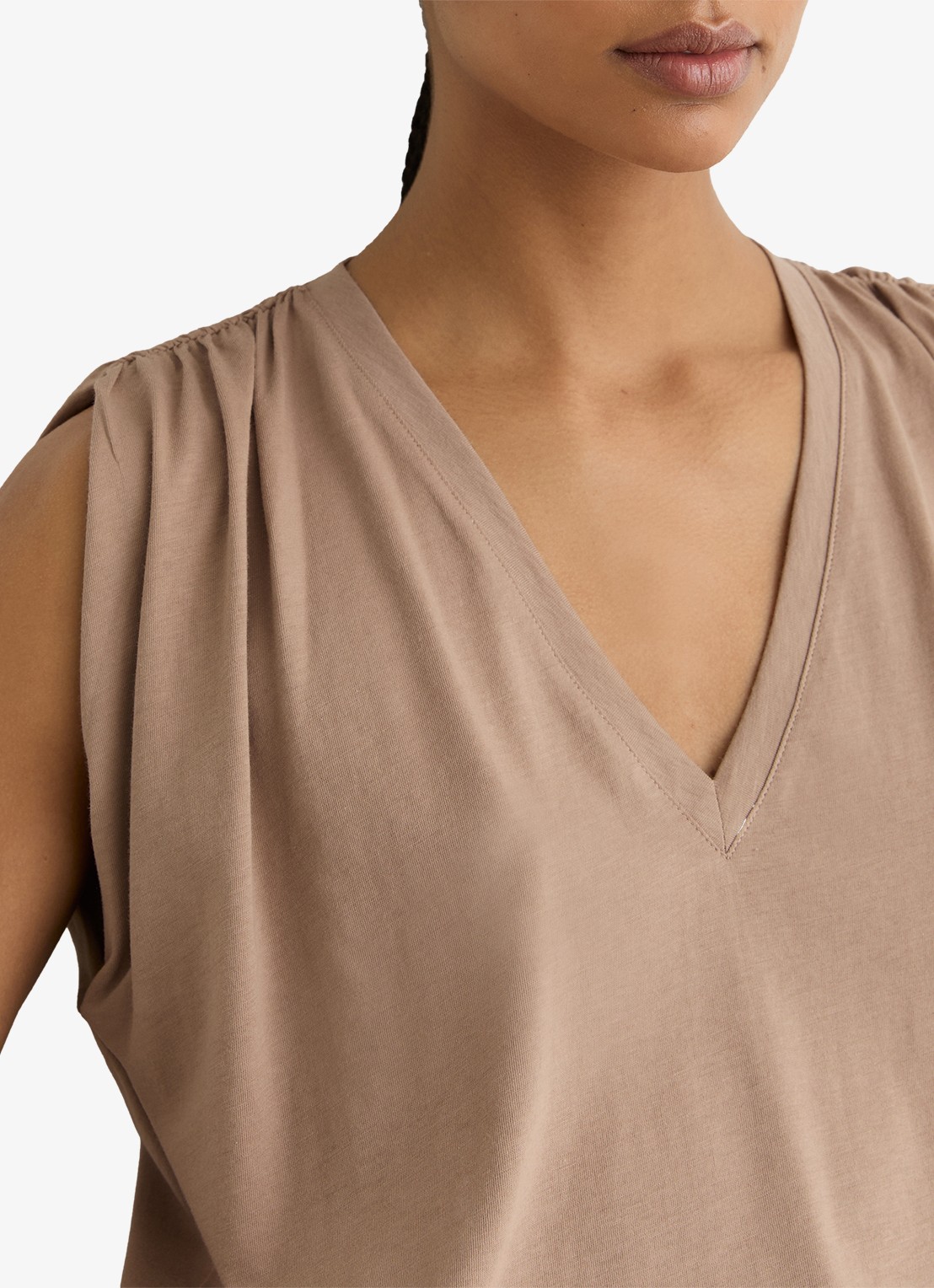 Reiss Renee top met V-hals - detail 4 beige