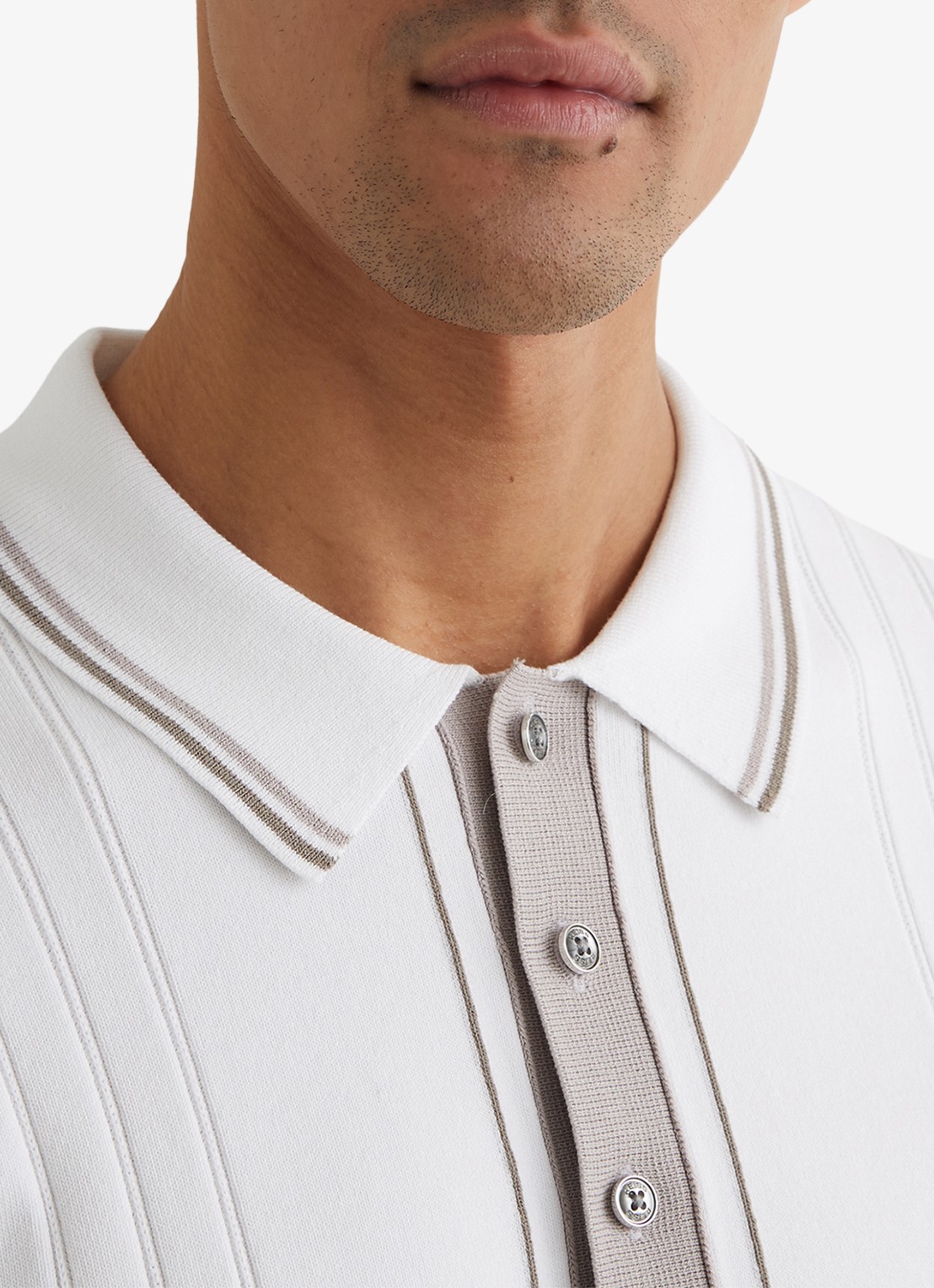 Reiss ROTHWELL Tipped Half-Button Knitted Polo Shirt - detail 2 gebroken wit