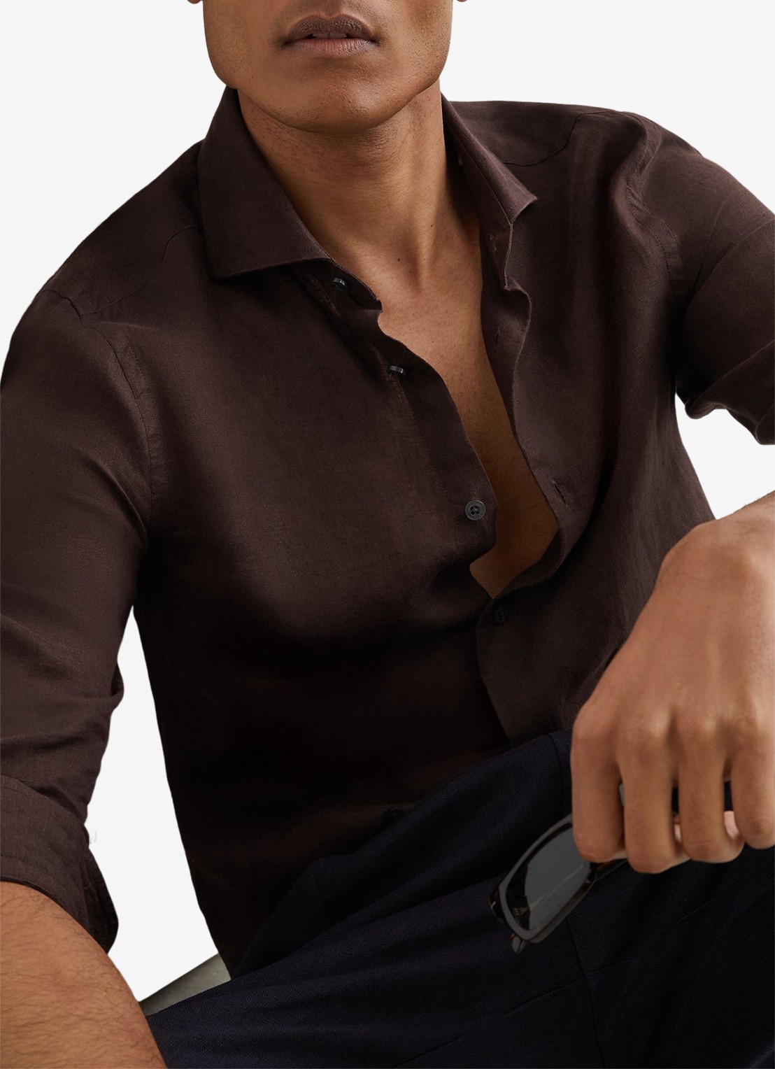 Reiss Ruban regular fit overhemd van linnen - detail 3 chocoladebruin