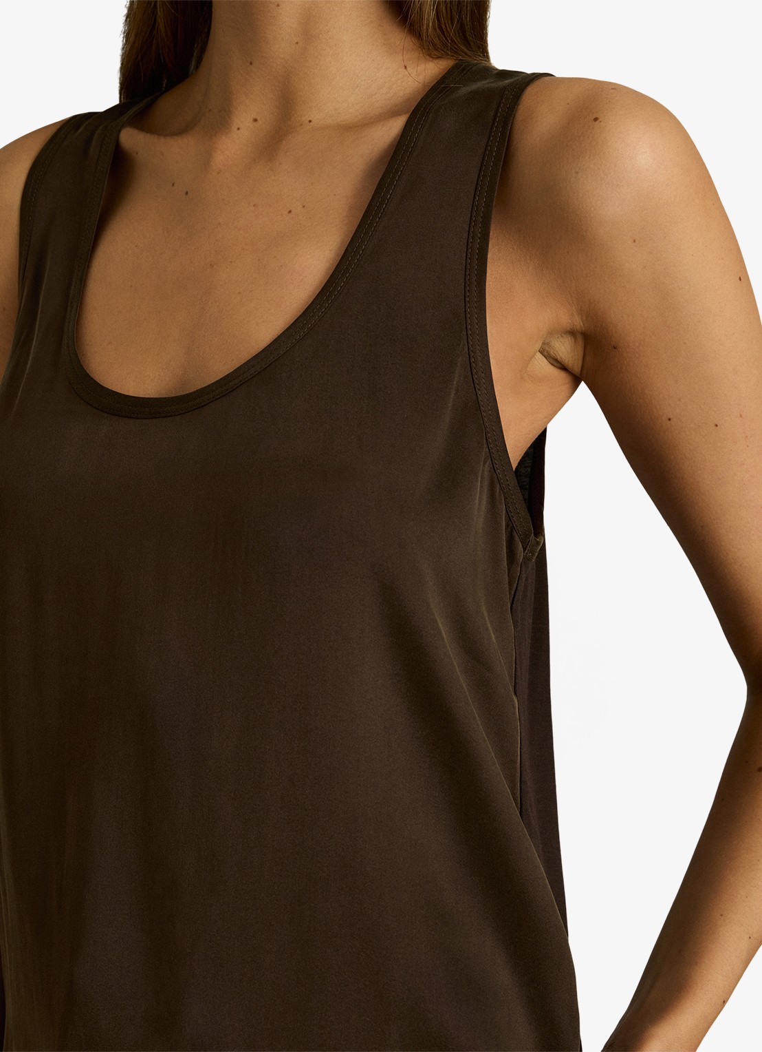 Reiss Ruby top van zijde - detail 4 chocoladebruin