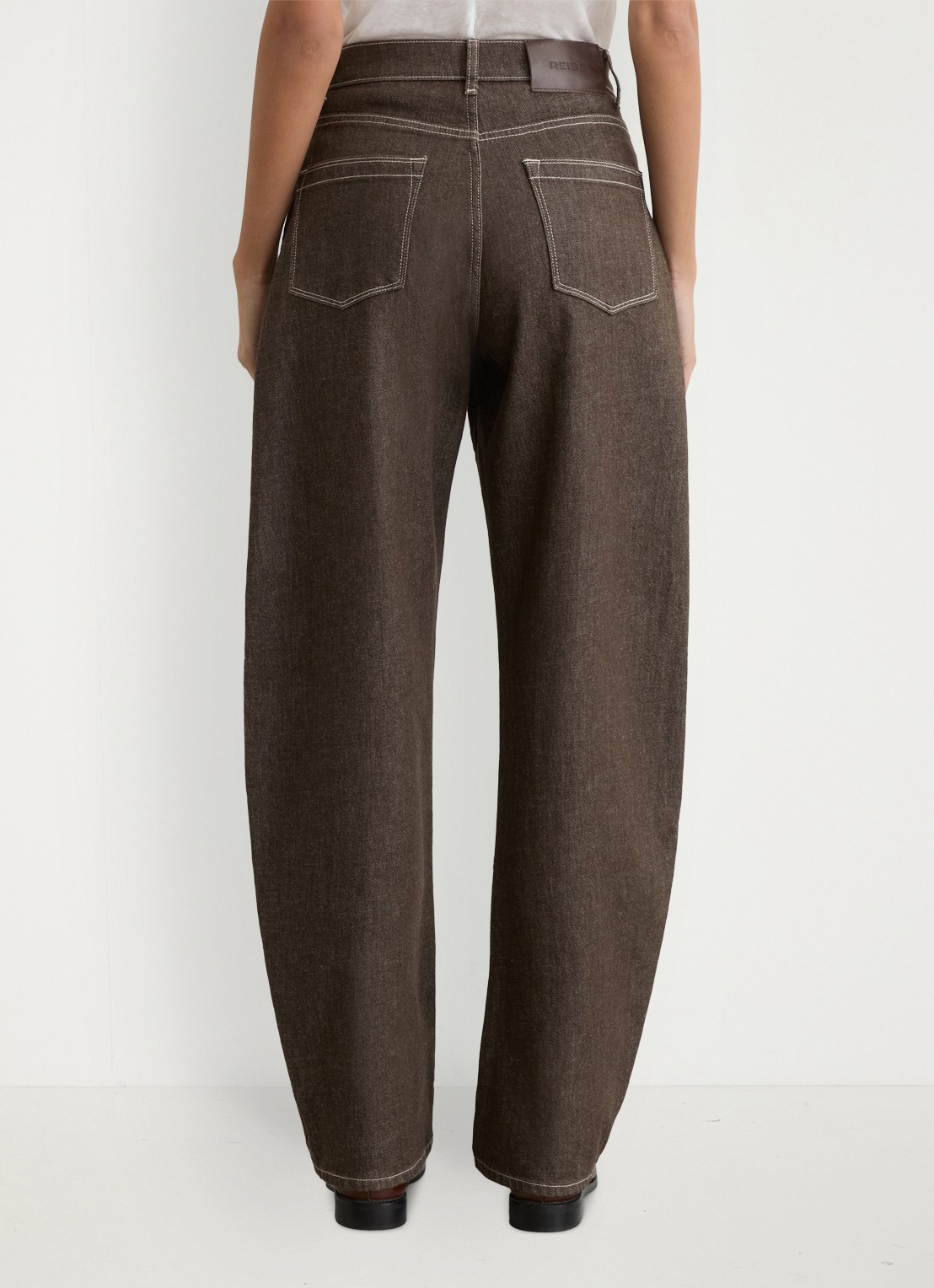Reiss Sabel high waist tapered fit jeans met steekzakken - achterkant 7 bruin