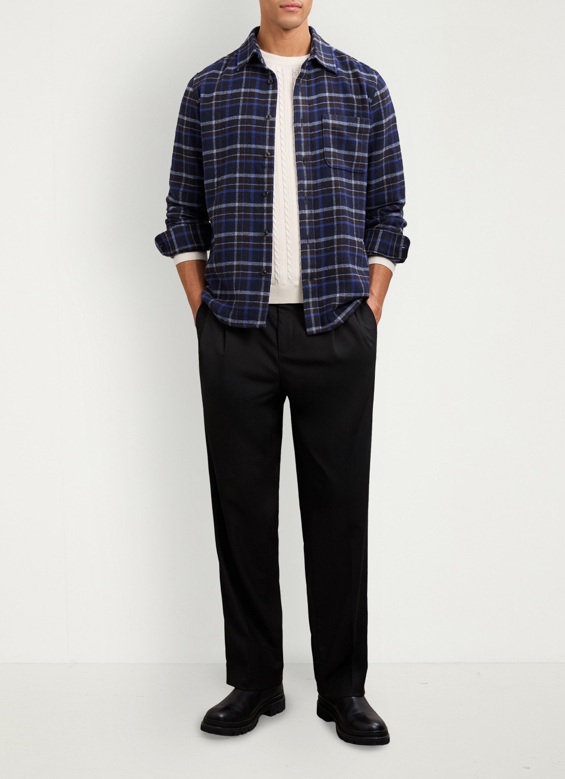 Reiss Sam regular fit overhemd in wolblend met borstzak - voorkant 2 donkerblauw