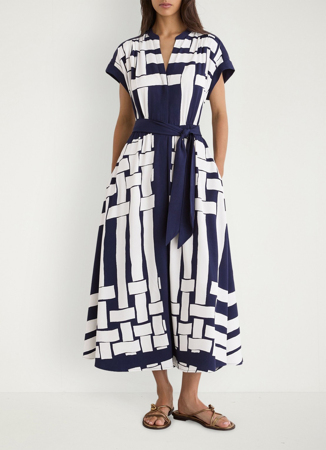 Reiss Samira midi jurk met print en strikceintuur - voorkant 3 navy / ivoor