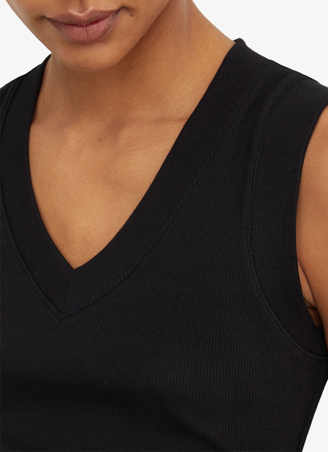 Reiss SANDY Stretch-Cotton Rib Ruched V-Neck Vest - detail 2 black / zwart