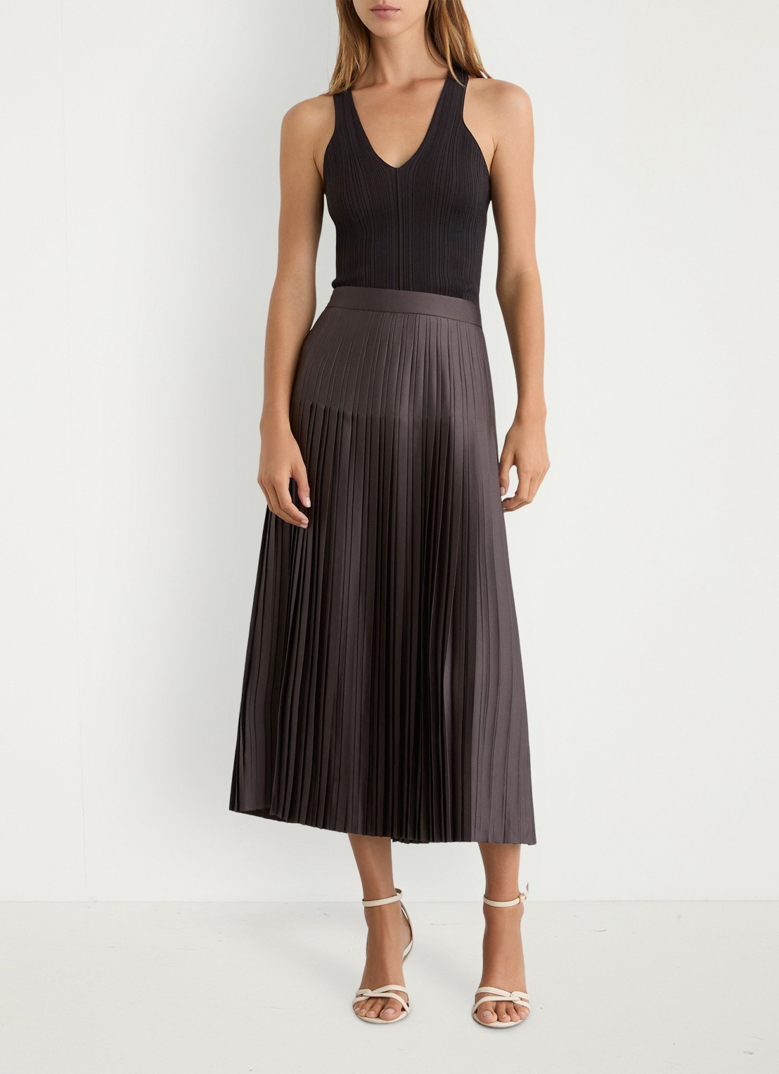 Reiss Savannah midi plooirok met split - voorkant 3 donkerbeige