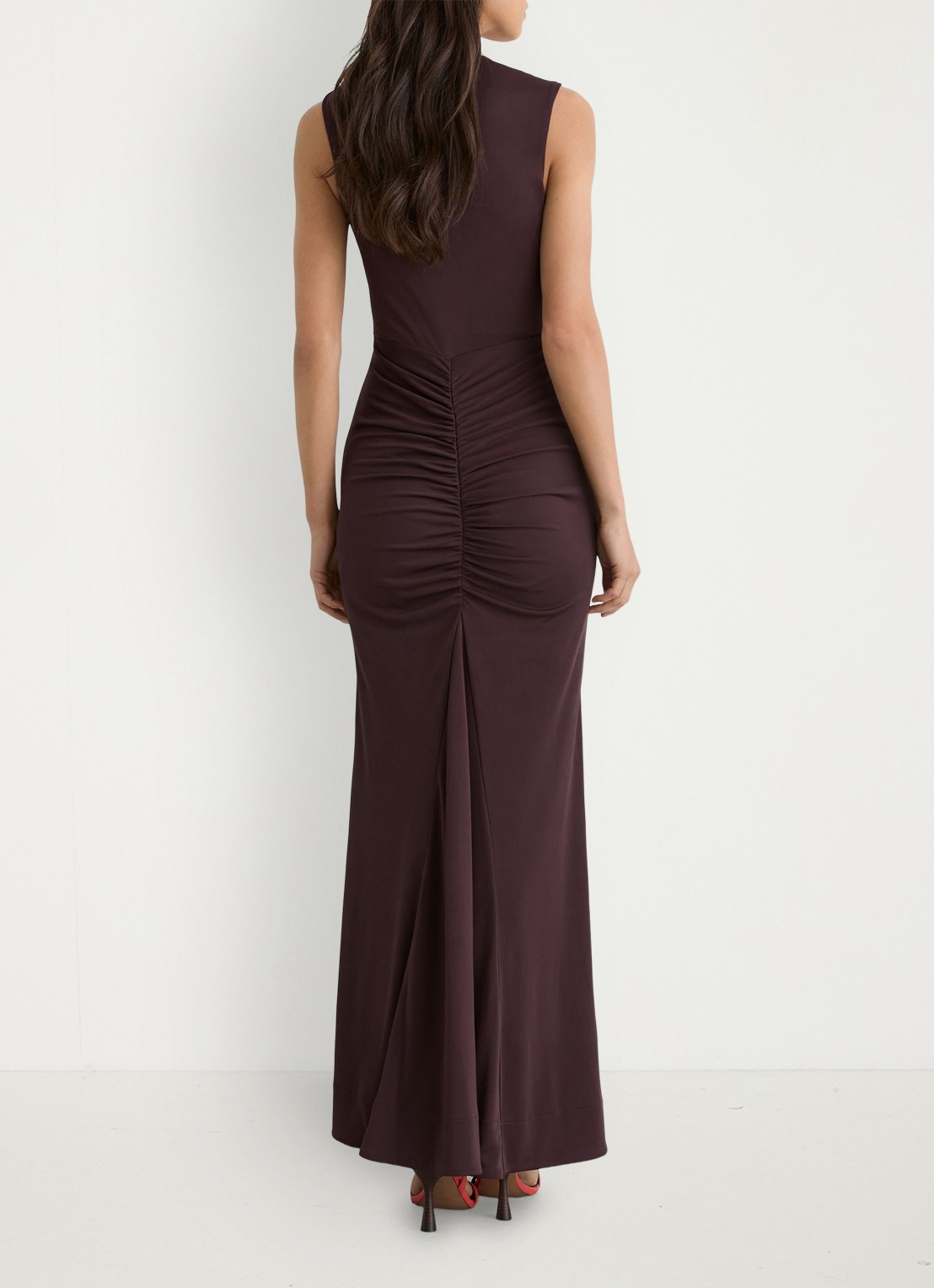 Reiss Scarlett maxi jurk van crêpe met ruches - achterkant 3 chocoladebruin