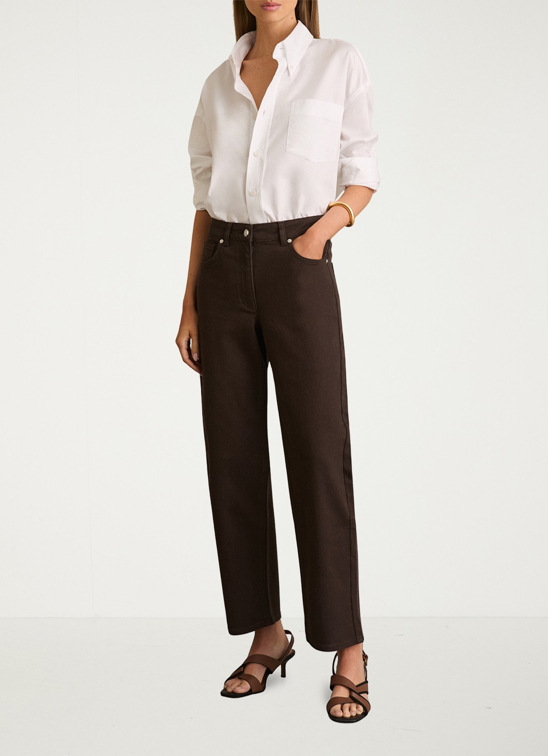 Reiss Selin mid waist straight leg jeans met steekzakken - voorkant 2 chocoladebruin