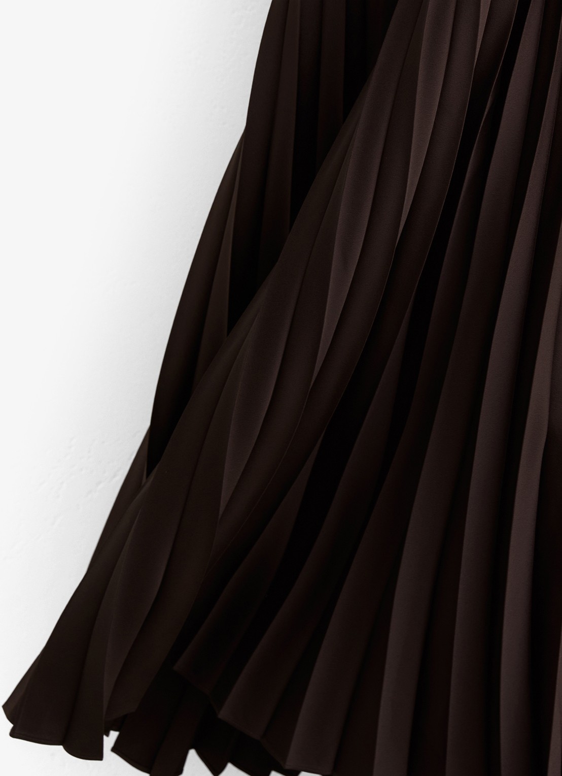 Reiss Seren midi rok met plissé - detail 5 chocoladebruin