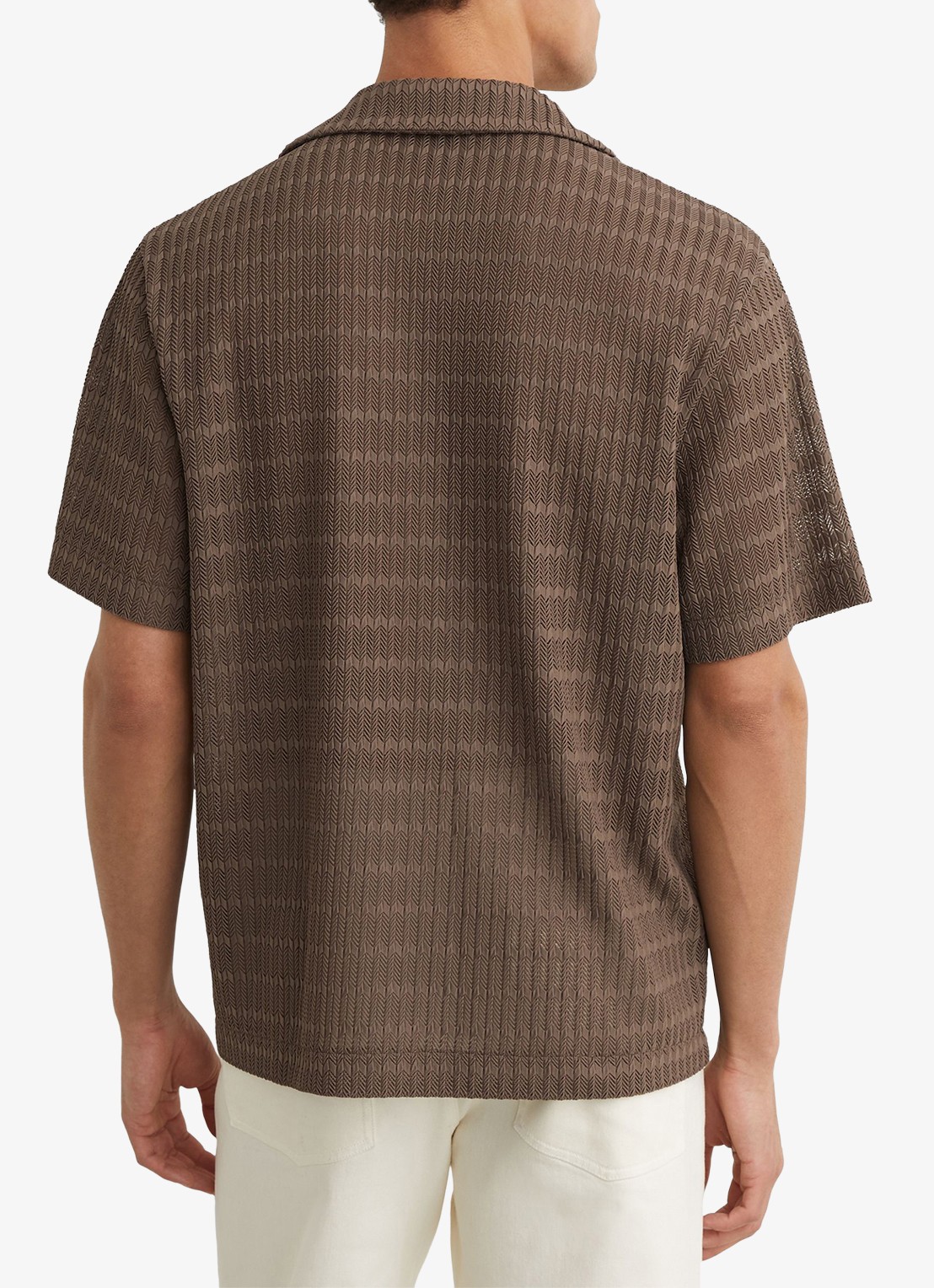 Reiss SID Chevron-Crochet Cuban-Collar Shirt - achterkant taupe brown / bruin