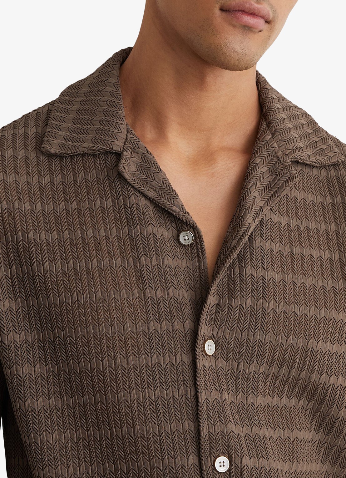 Reiss SID Chevron-Crochet Cuban-Collar Shirt - detail 2 taupe brown / bruin