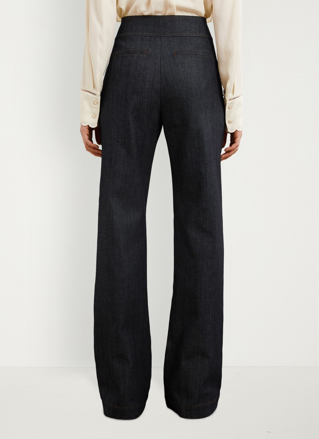 Reiss Skylar high waist flared jeans met knoop details - achterkant 6 denim