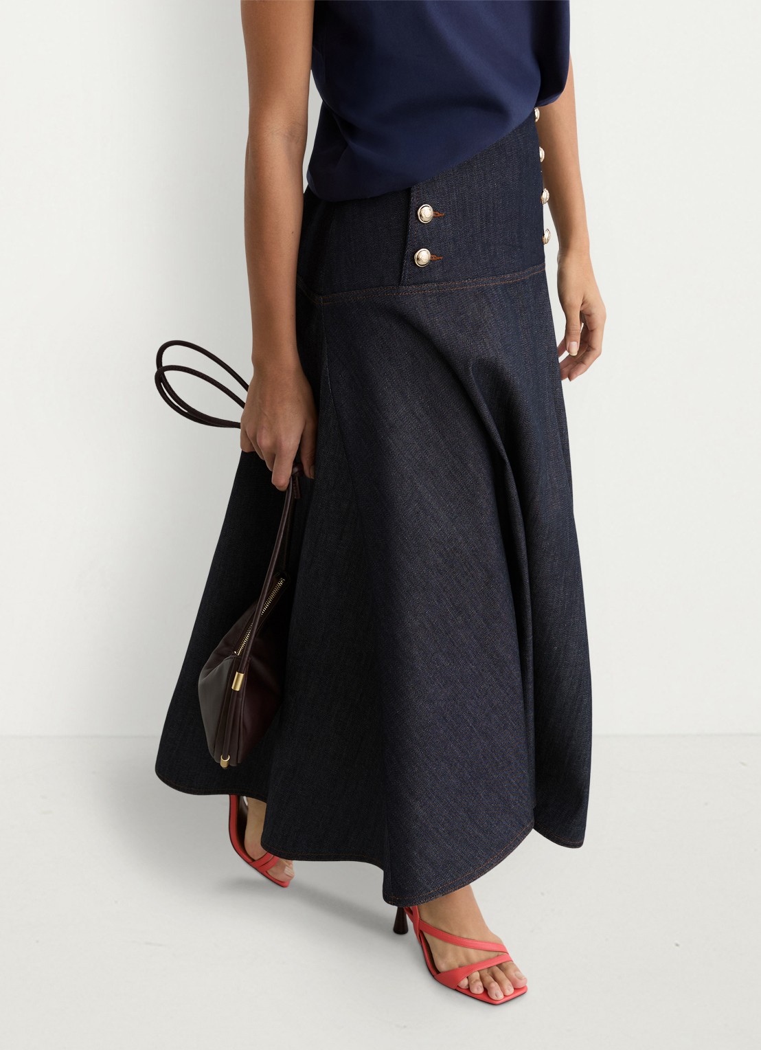 Reiss Skylar midi rok van denim met sierknopen - detail 4 dark blue / blauw