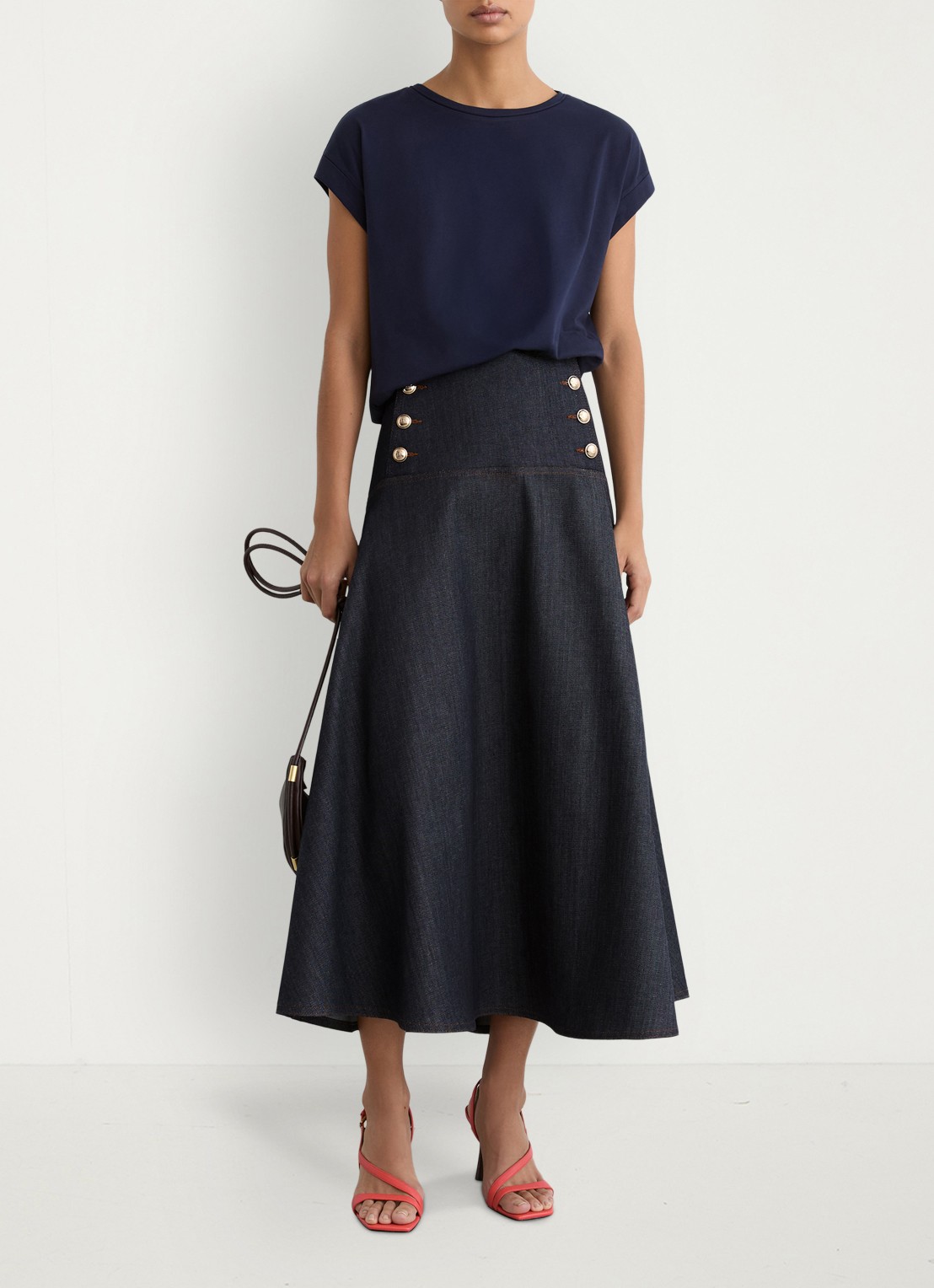 Reiss Skylar midi rok van denim met sierknopen - voorkant 7 dark blue / blauw