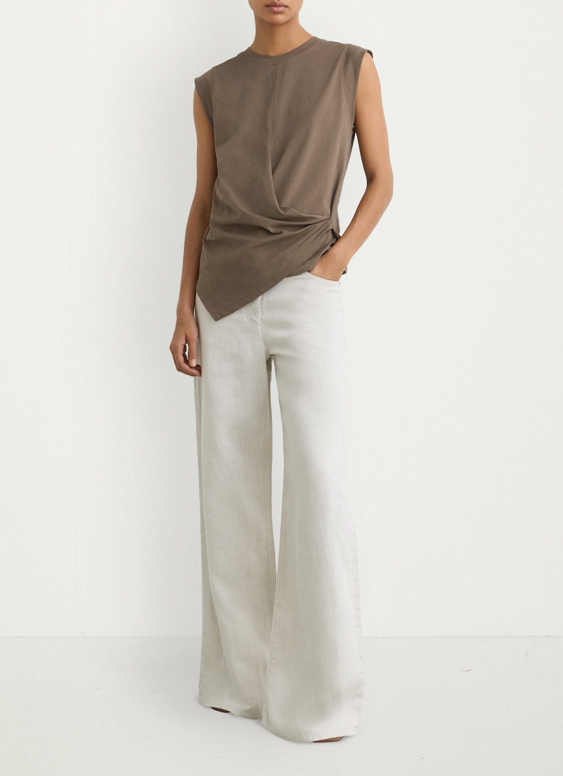 Reiss Tia top met gedrapeerd detail - voorkant 5 khaki