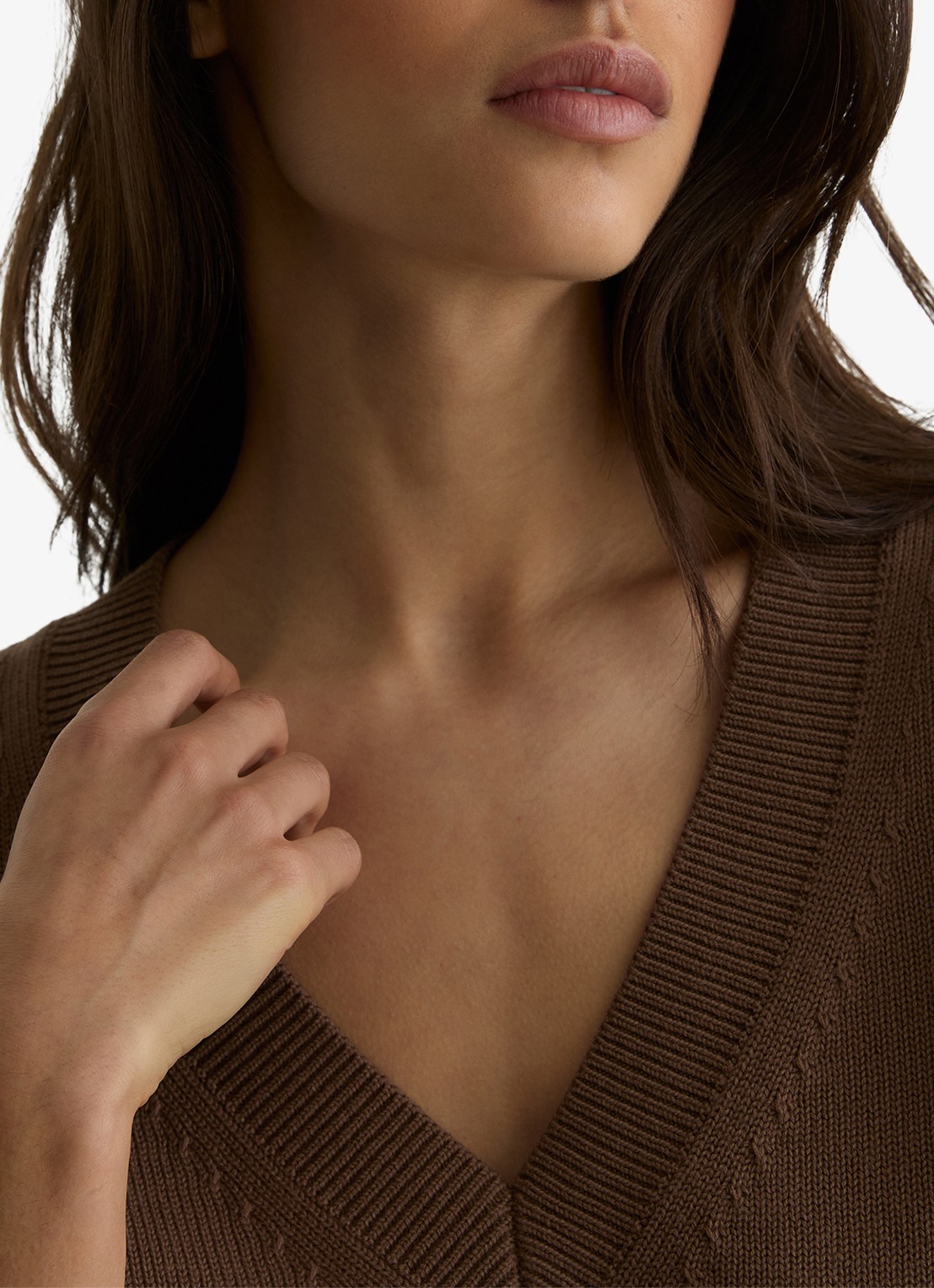 Reiss Valerie fijngebreide trui met V-hals - detail 3 hazelnootbruin