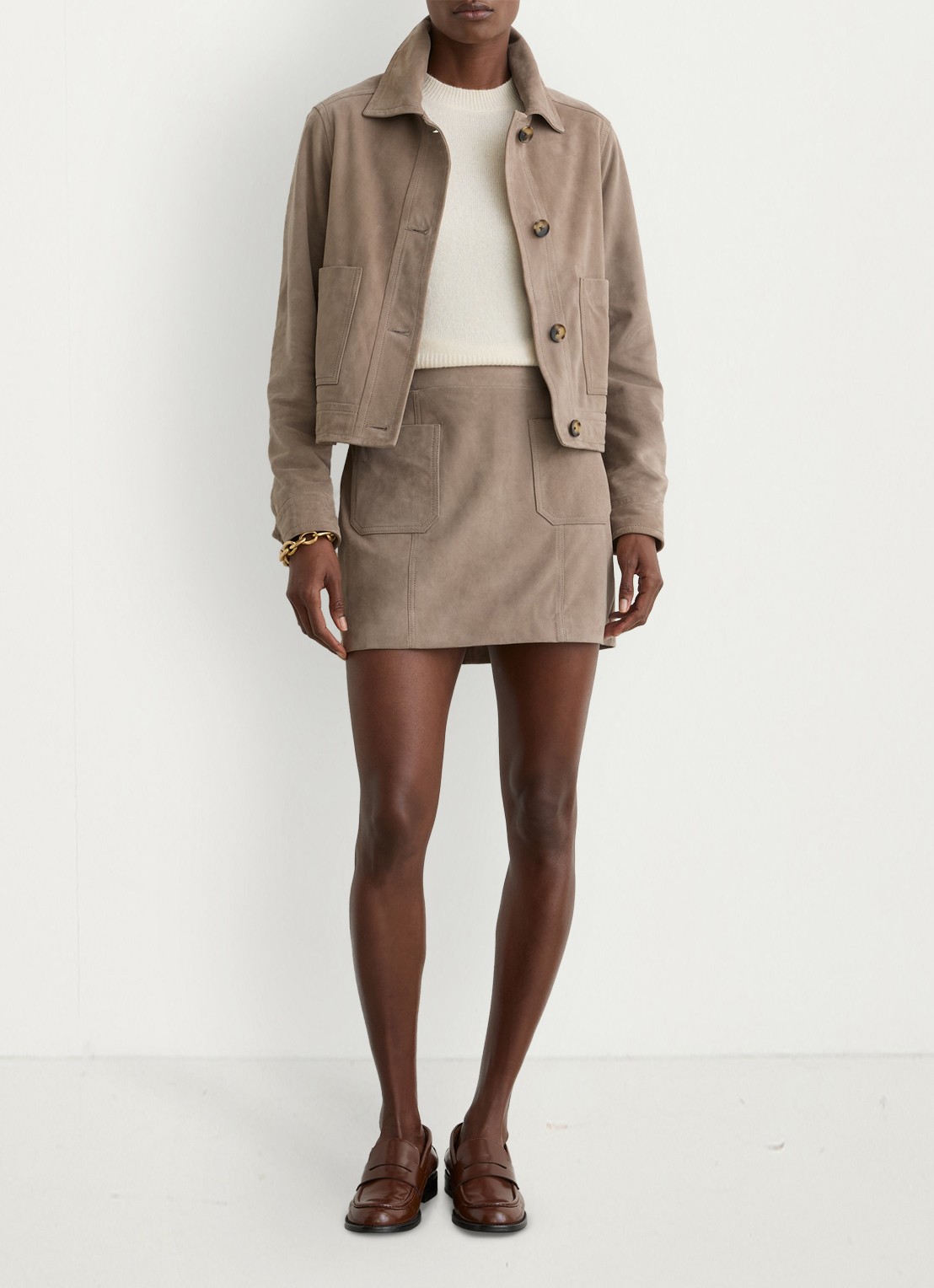 Reiss Vida minirok van geitensuède met opstikzakken - voorkant 2 beige