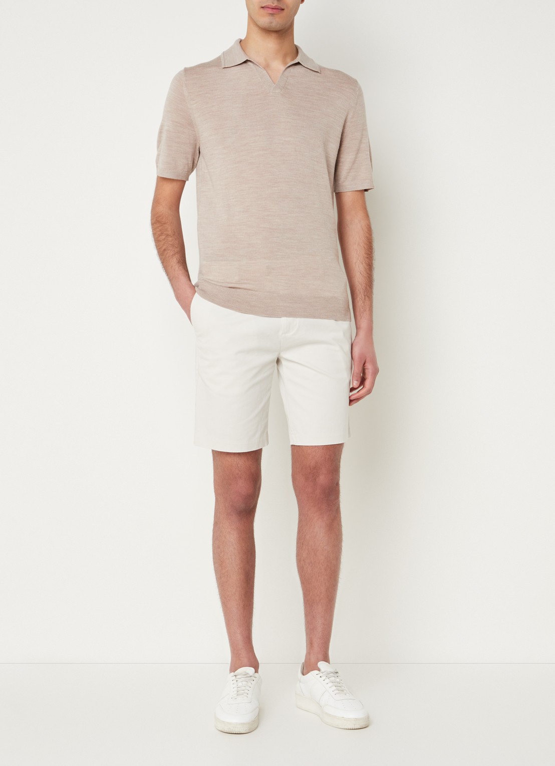 Reiss Wicket straight fit korte chino met steekzakken  - voorkant 2 gebroken wit