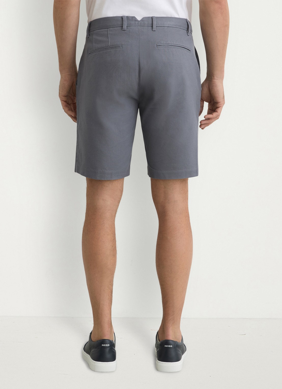 Reiss Wide fit korte chino met structuur - achterkant airforce blue / blauw