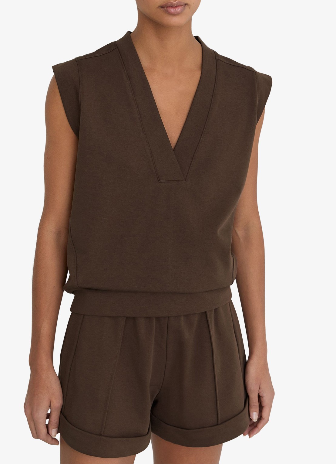 Reiss Willa top met V-hals - detail chocoladebruin