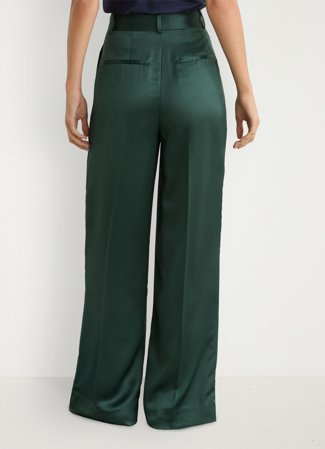 Reiss Zadie high waist wide fit pantalon van satijn - achterkant 4 groen